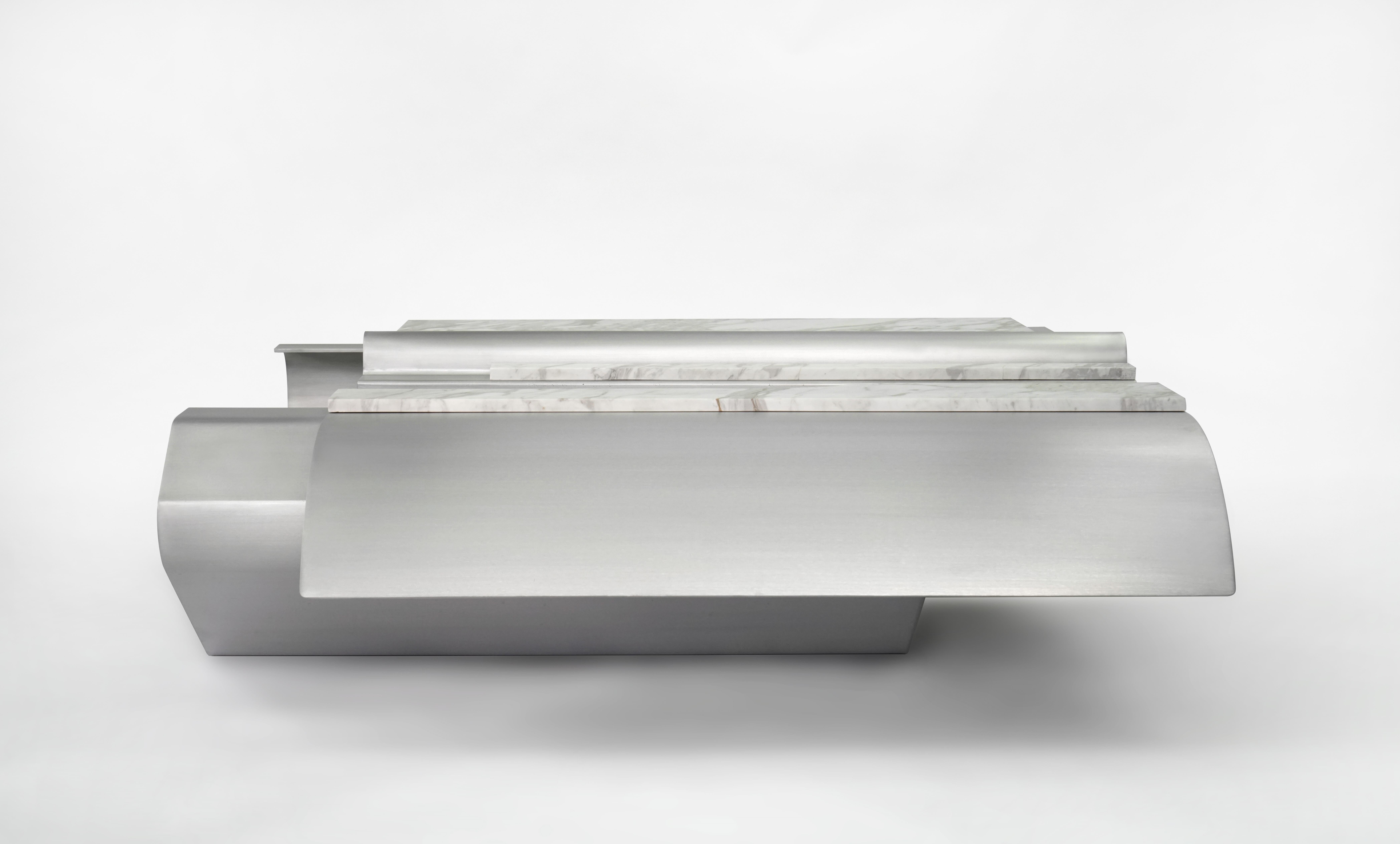 Massenloser Couchtisch, Aluminium, Volaskas Adara-Marmor von Todomuta Studio (21. Jahrhundert und zeitgenössisch) im Angebot