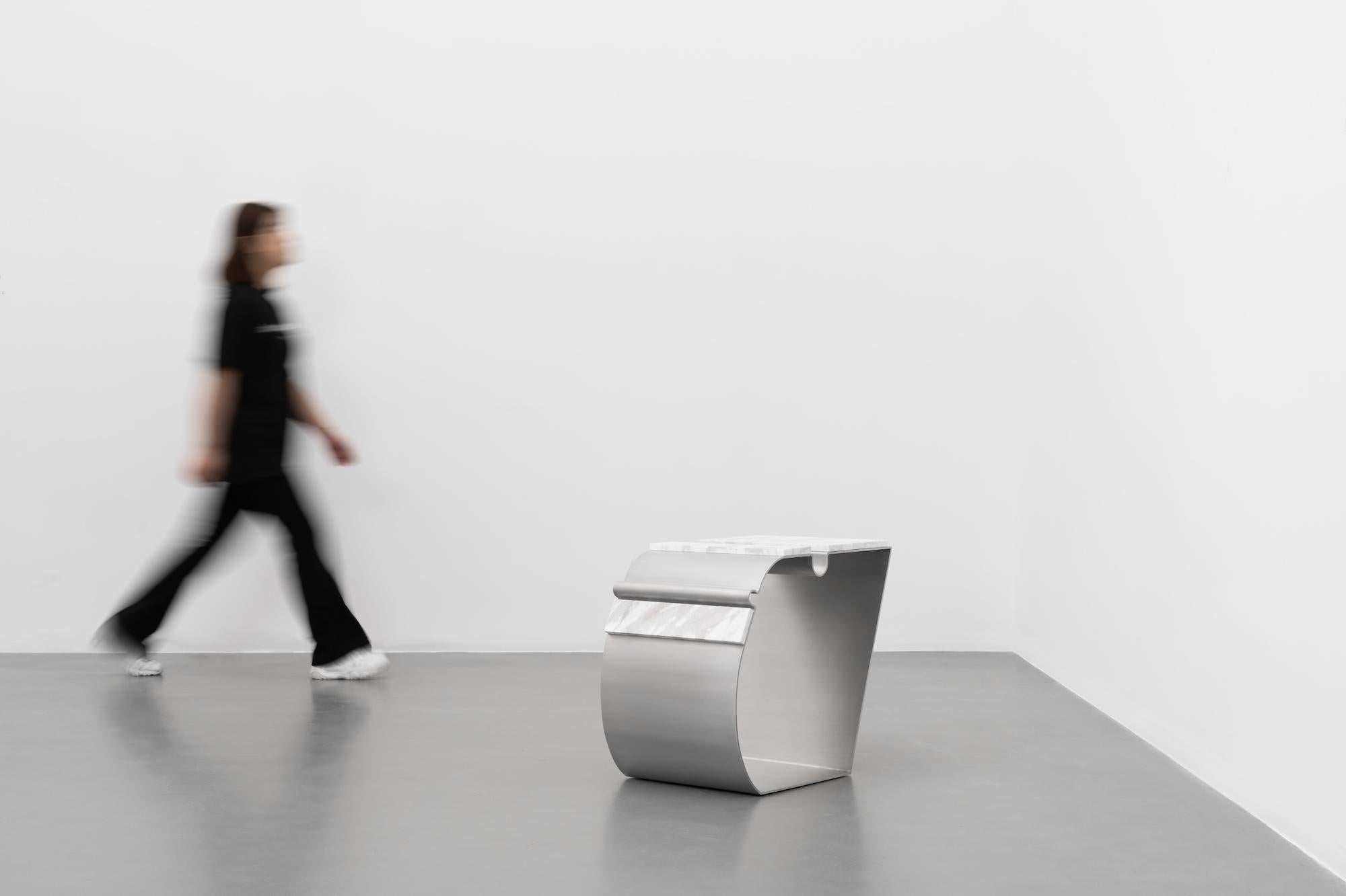 Table d'appoint Massless en aluminium et marbre de Todomuta Studio Neuf - En vente à Beverly Hills, CA