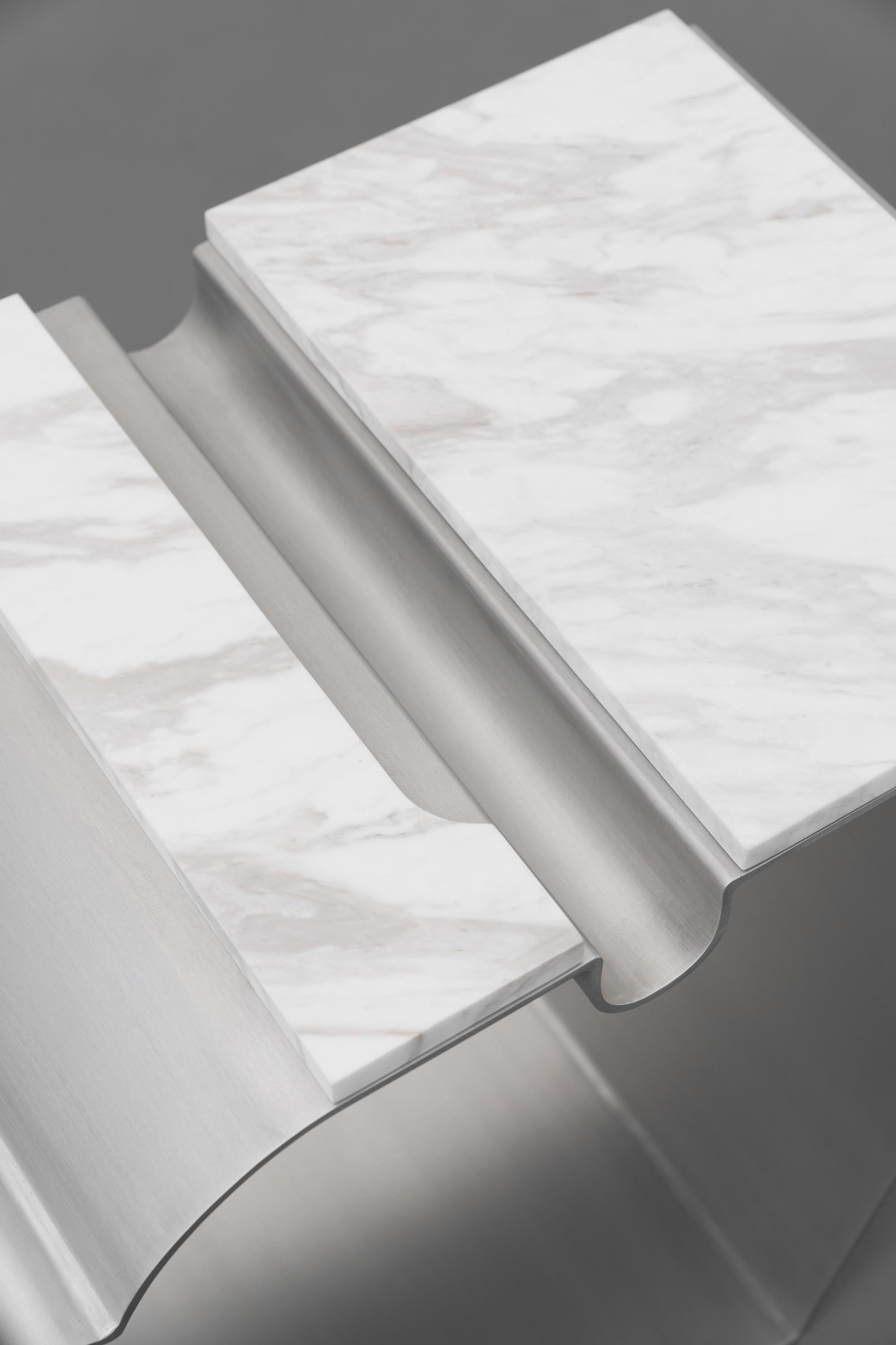 Table d'appoint Massless en aluminium et marbre de Todomuta Studio en vente 2