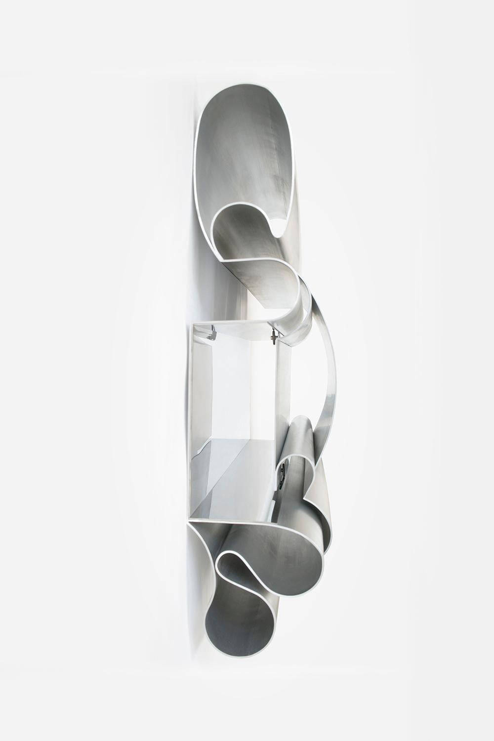 XXIe siècle et contemporain Enfilade MASSLESS avec miroir, acier inoxydable, par Todomuta Studio en vente