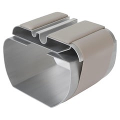 Massenloser Hocker, Aluminium, Leder von Todomuta Studio