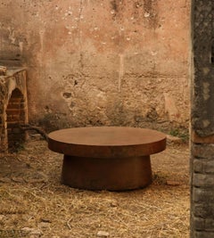 Mesa baja escultórica de cobre Masso by Aura Carpio