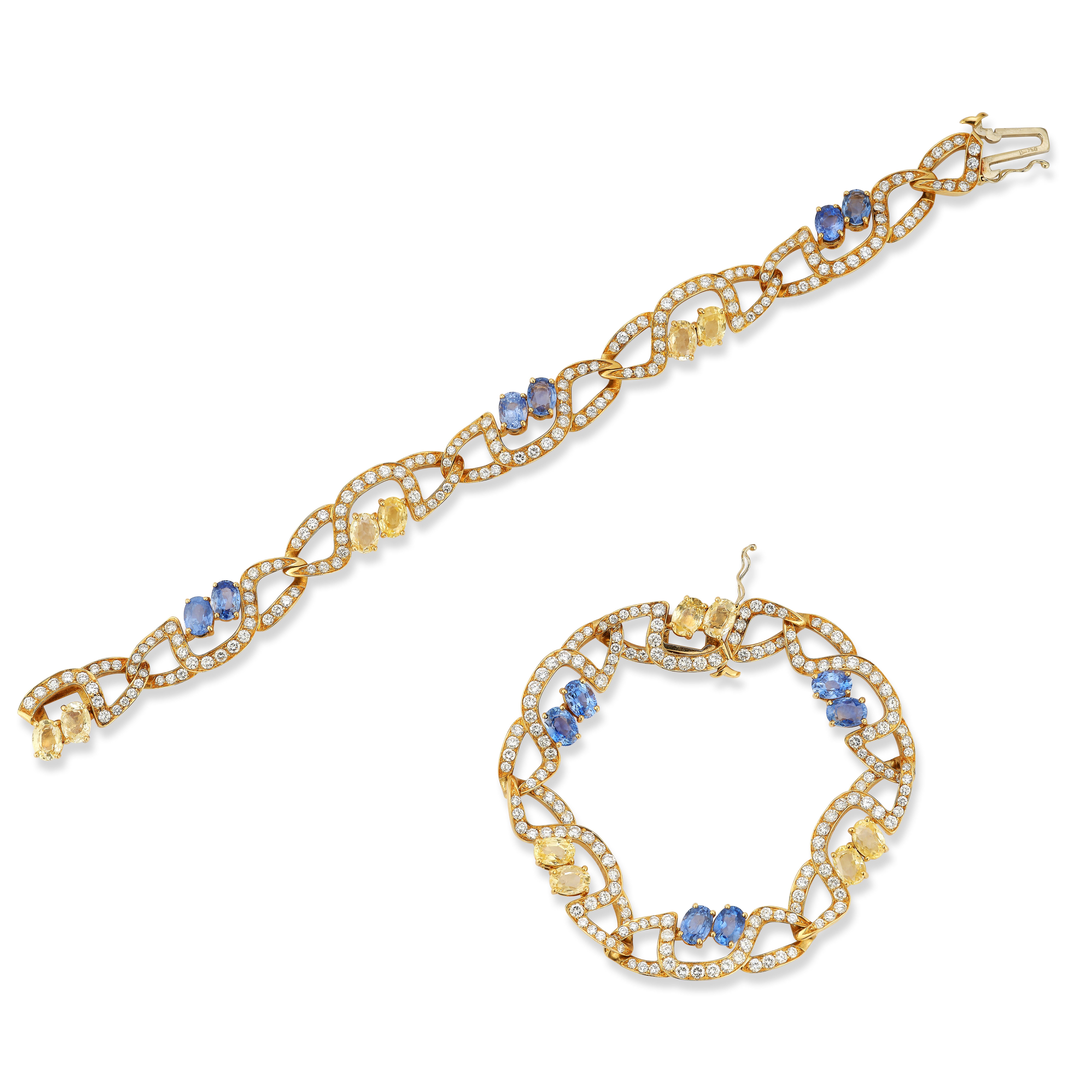 Description :
Création élégante et polyvalente de Massoni, ce collier à maillons en or jaune 18 carats est orné d'un magnifique éventail de diamants et de saphirs. Doté de 312 diamants ronds scintillants, totalisant environ 12,32 carats, il dégage