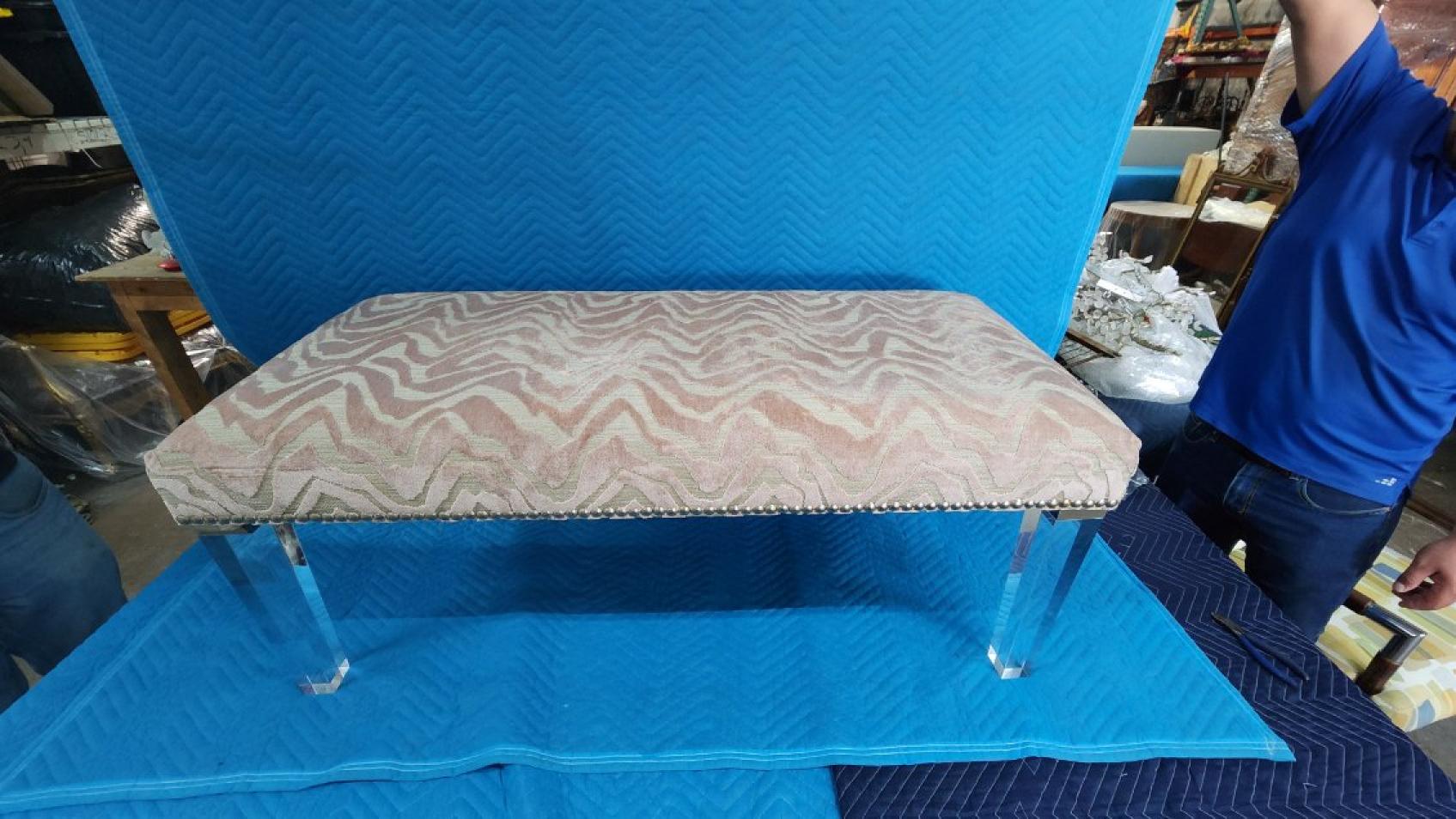 Coton Banc rose masseur avec pieds en acrylique en vente