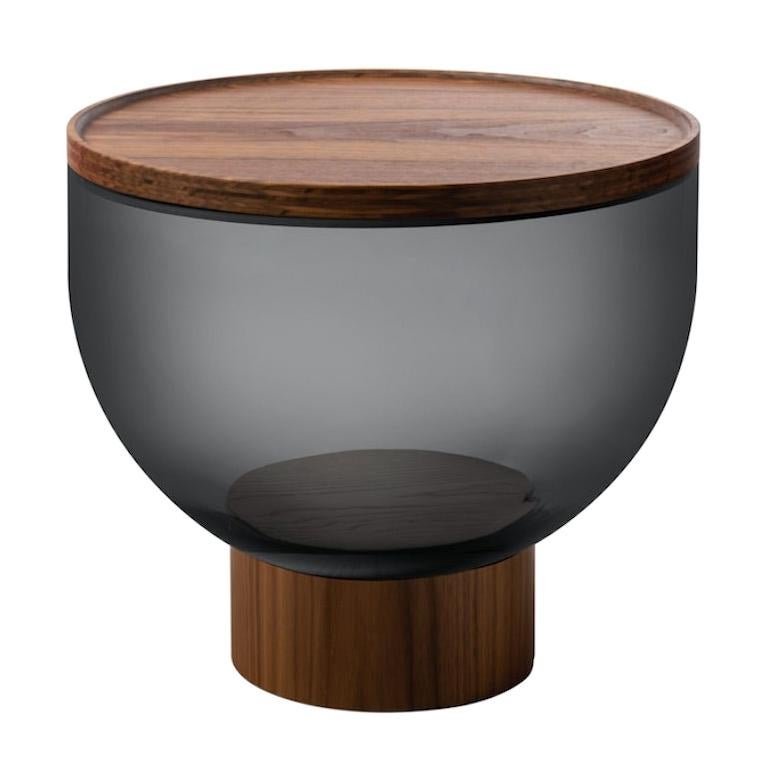 Im Angebot: Mastea Niedriger Couchtisch aus Muranoglas und Walnussholzsockel:: von Matteo Zorzenoni, Gray (Smoked Gray Blown Glass)