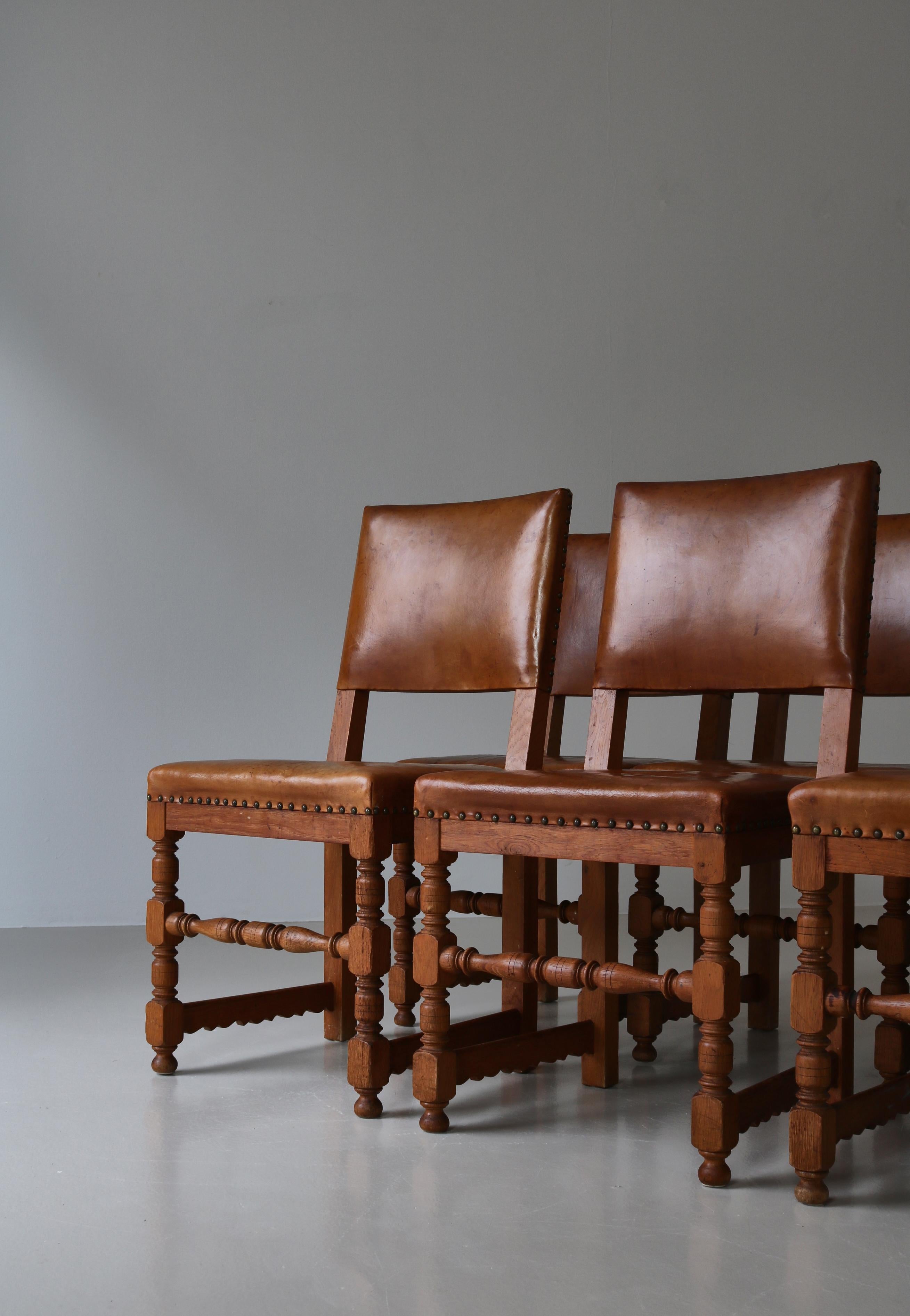Master Cabinetmaker Lars Møller Dining Chairs in Oak & Leather, Denmark, 1935 In Good Condition For Sale In Odense, DK