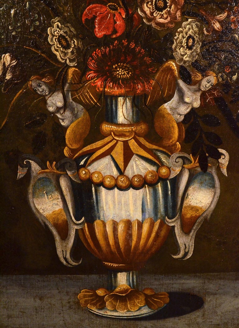 Master of the Grotesque Vase (active in Rome and Naples in the first quarter of the 17th century)
Still life of flowers in a classic vase

oil on canvas
66 x 51 cm, In frame cm. 82 x 68

In this sumptuous still life we ​​see a precious classical