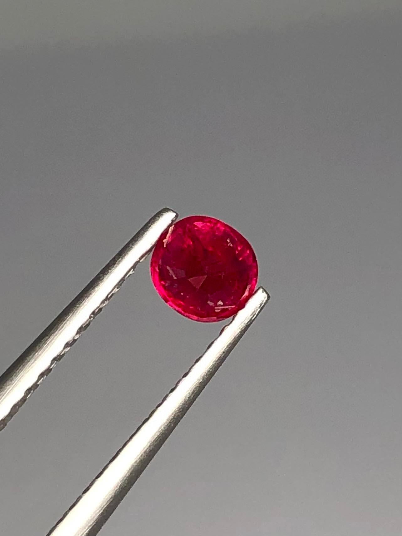 Rubí de Birmania natural sin calentar certificado GIA Color rojo vivo sangre de paloma 0,64 ct en venta 1