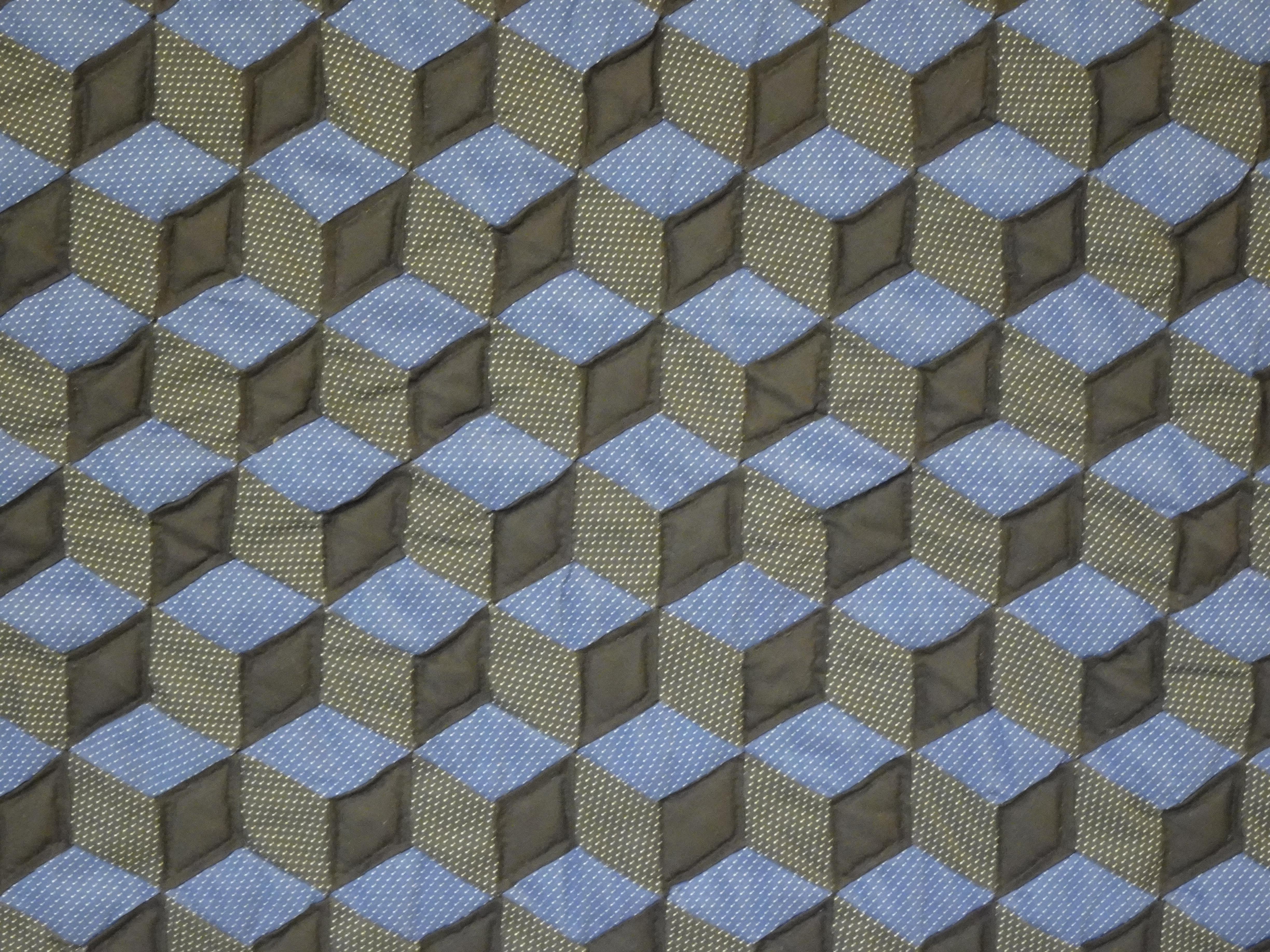 Nina M. Groves Master Quilter Kleine geometrische Wandbehangs Steppdecke, Nina M. Groves (Stoff) im Angebot