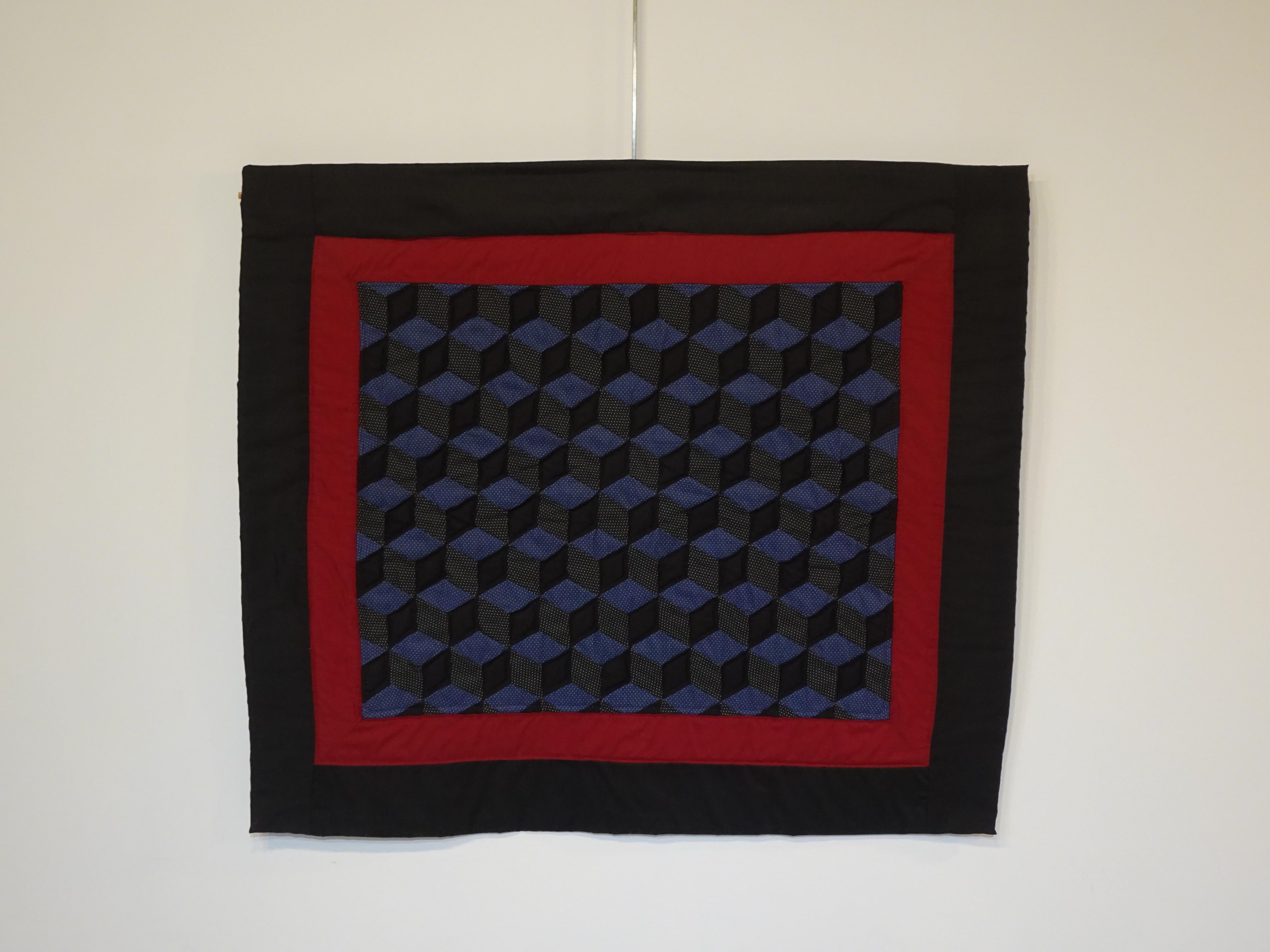 Master Quilter Nina M. Groves Small Geometric Wall Hanging Quilt In Good Condition For Sale In Cincinnati, OH