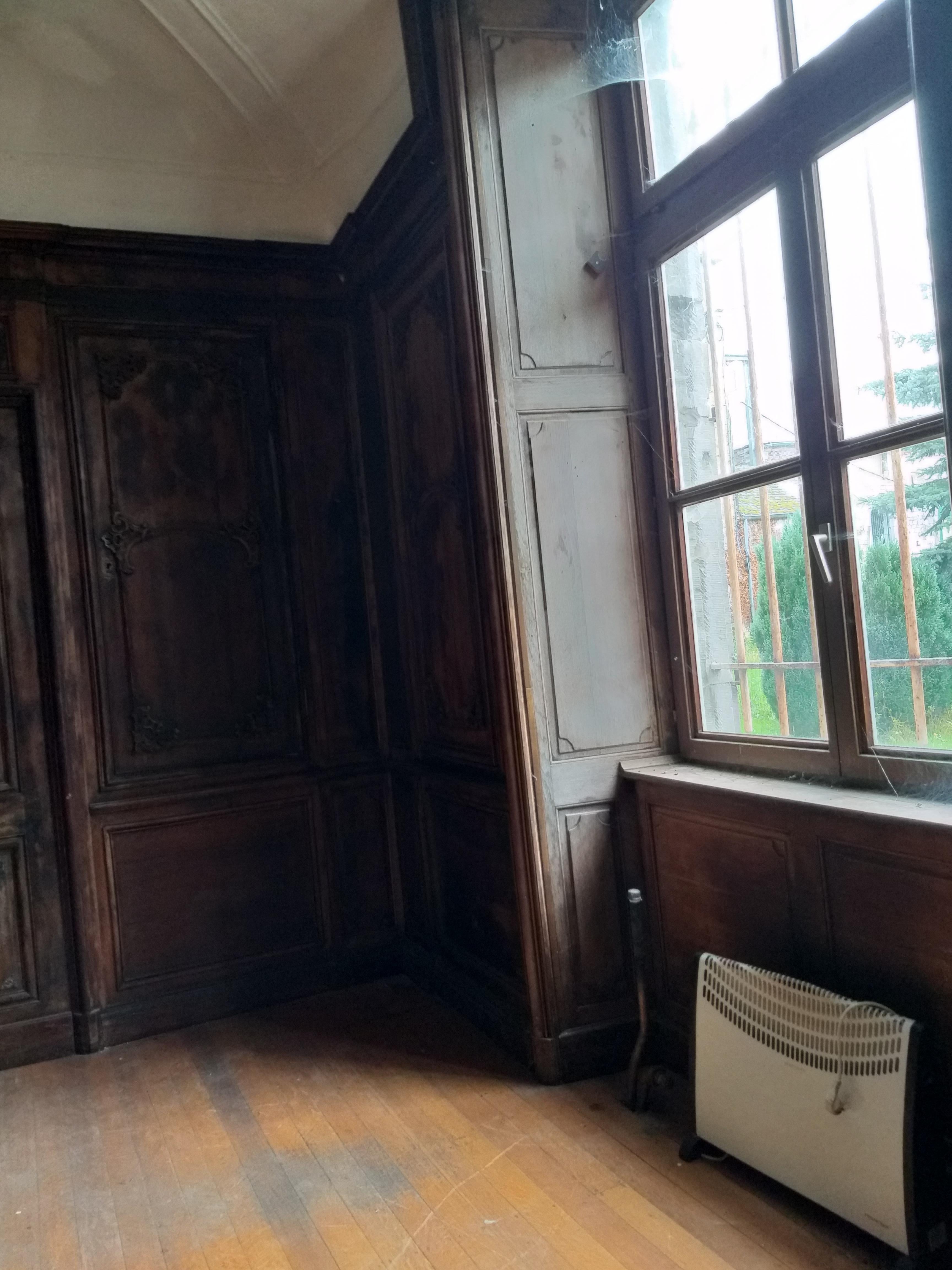 Masterbedroom, Boiserie, 18th Century In Good Condition For Sale In Gembloux, BE