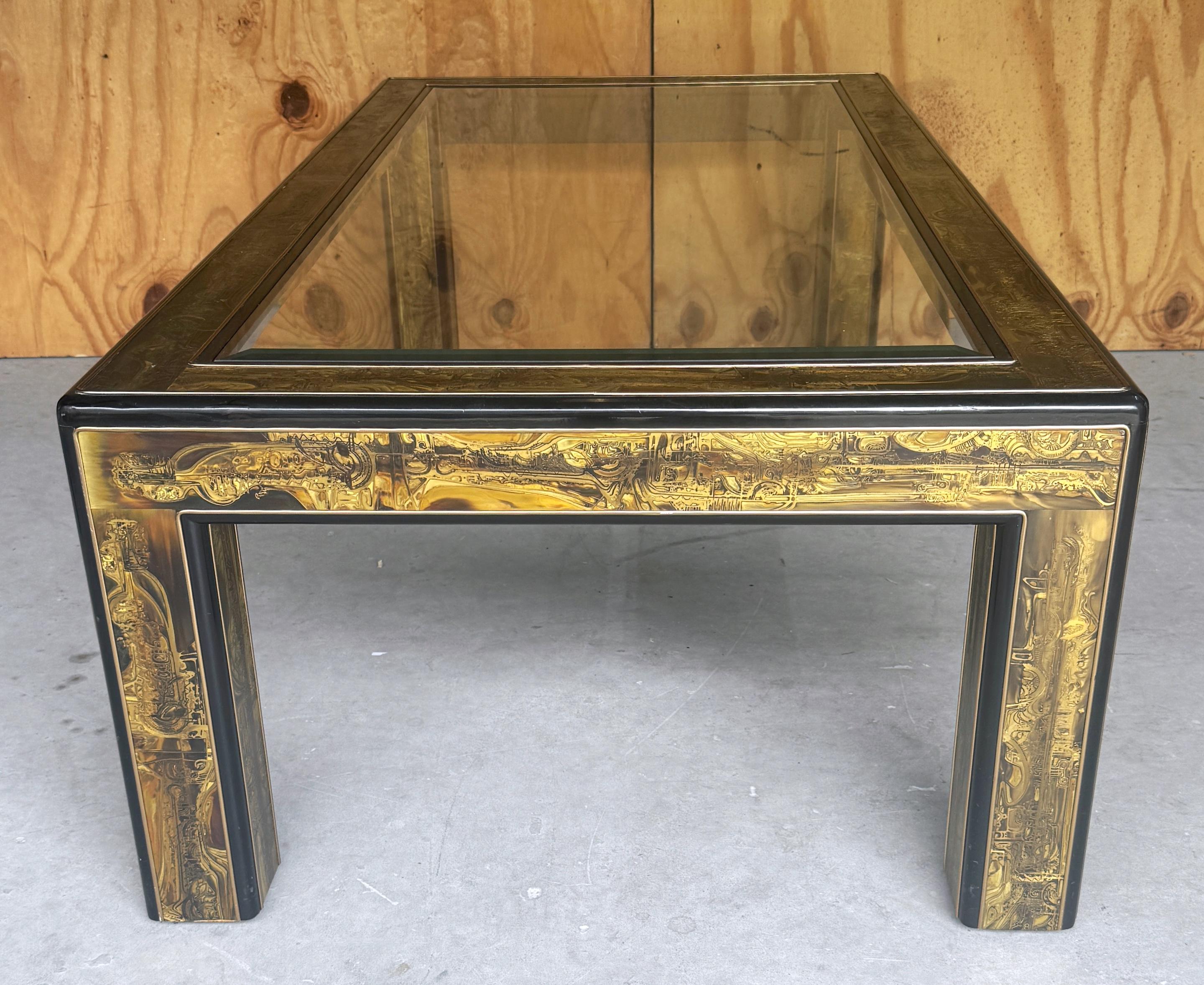 20ième siècle Table basse/table de cocktail Mastercarft en laiton gravé à l'acide par Bernhard Rohne en vente