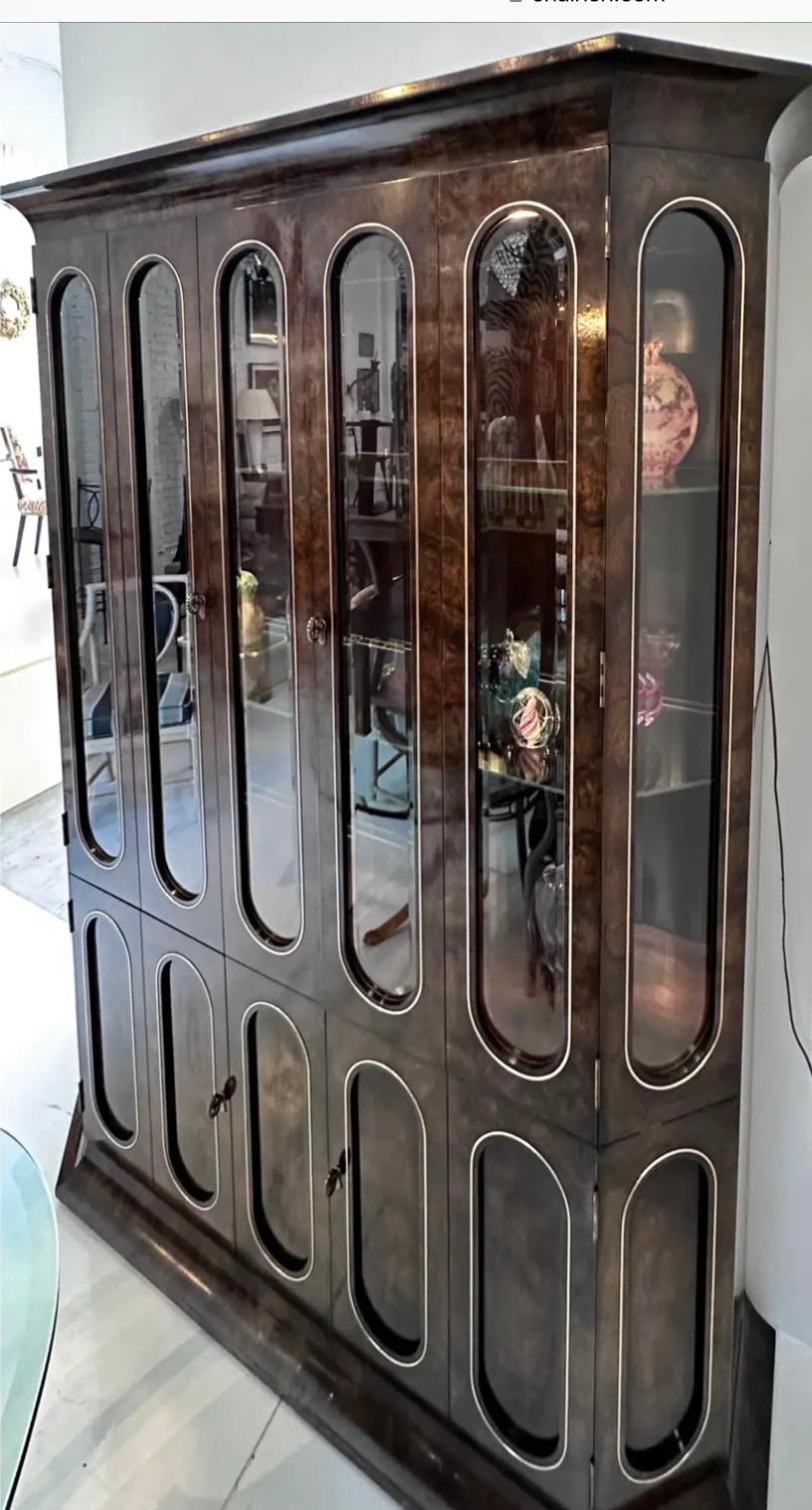 Mastercraft Amboyna Wood and Brass Inlaid Showcase Display Cabinet In Good Condition In LOS ANGELES, CA
