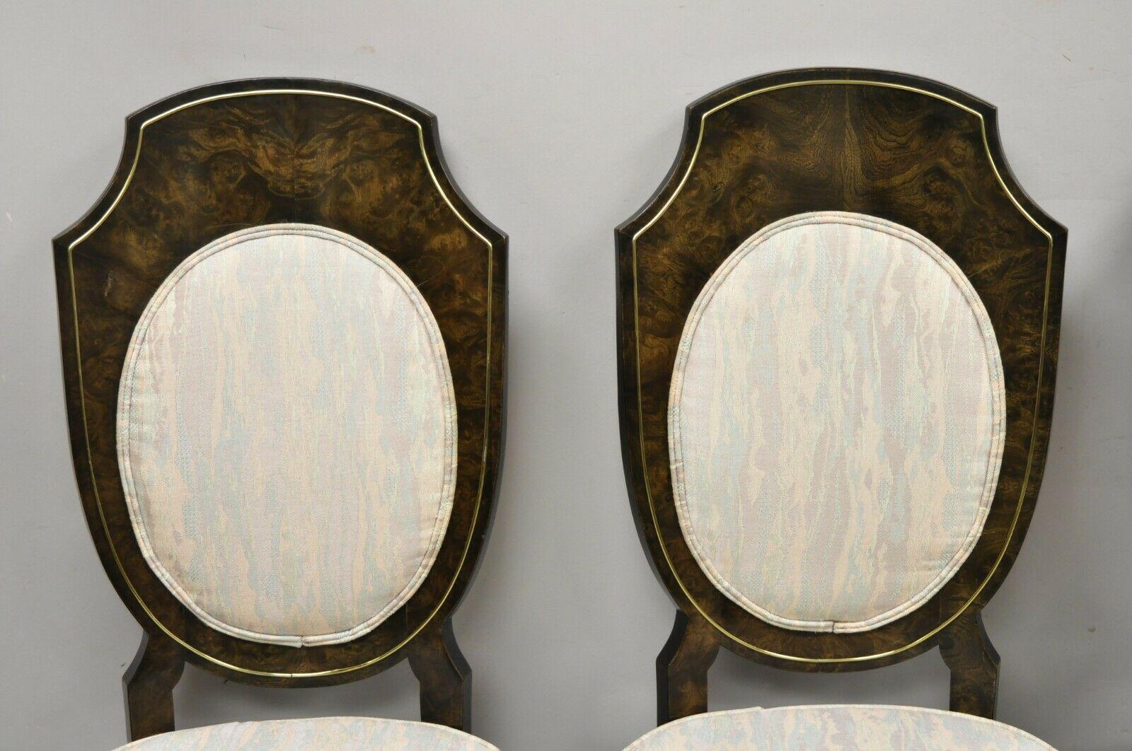 Chaises de salle à manger Mastercraft à dossier ovale en bois d'Amboyna avec garniture en laiton - lot de 4 articles
Elle comprend (4) chaises d'appoint, dossiers ovales rembourrés, pieds en forme de sabres, garnitures en laiton, cadres en bois