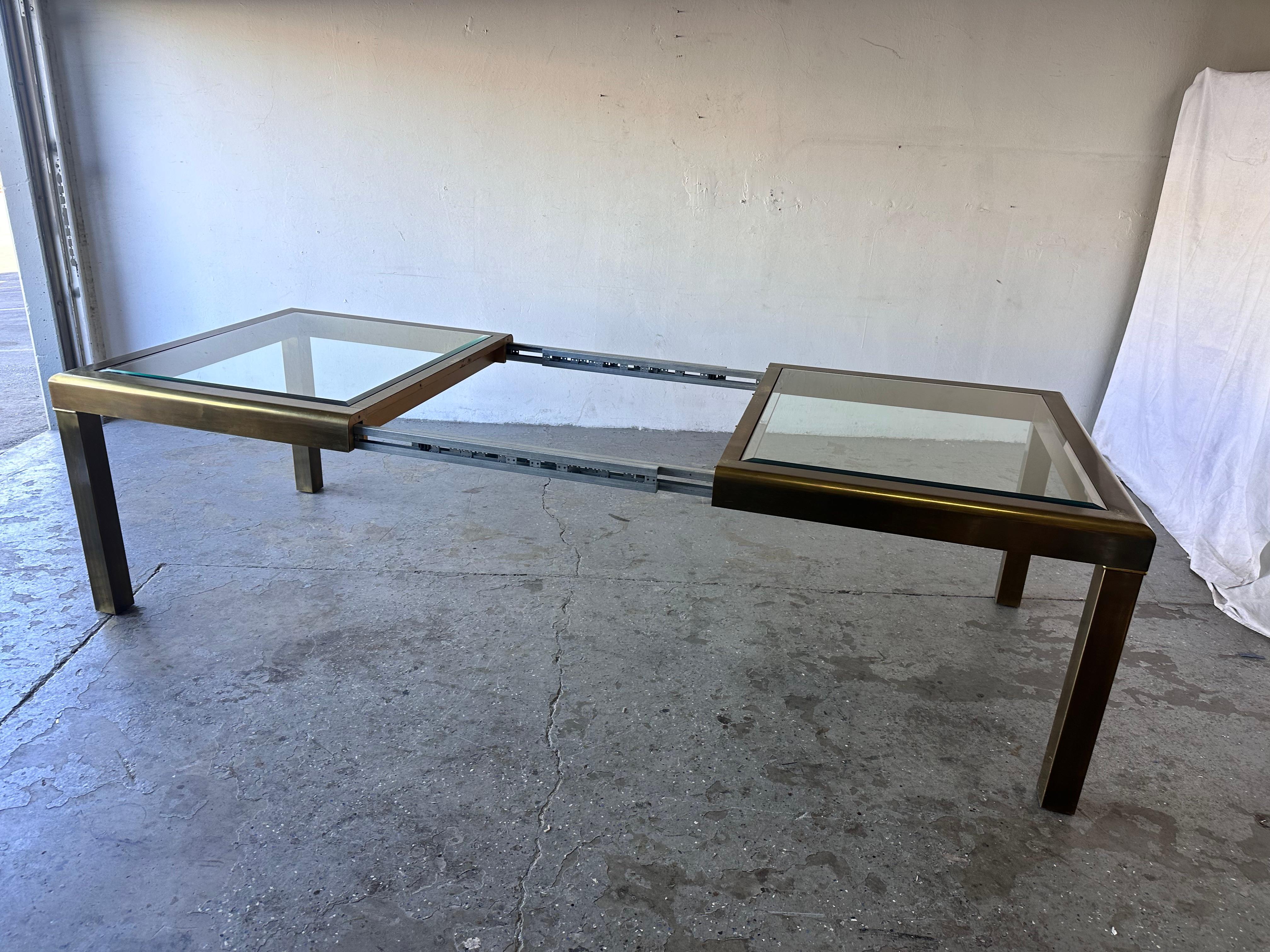 Table de salle à manger à rallonge en laiton et verre Mastercraft en vente 4