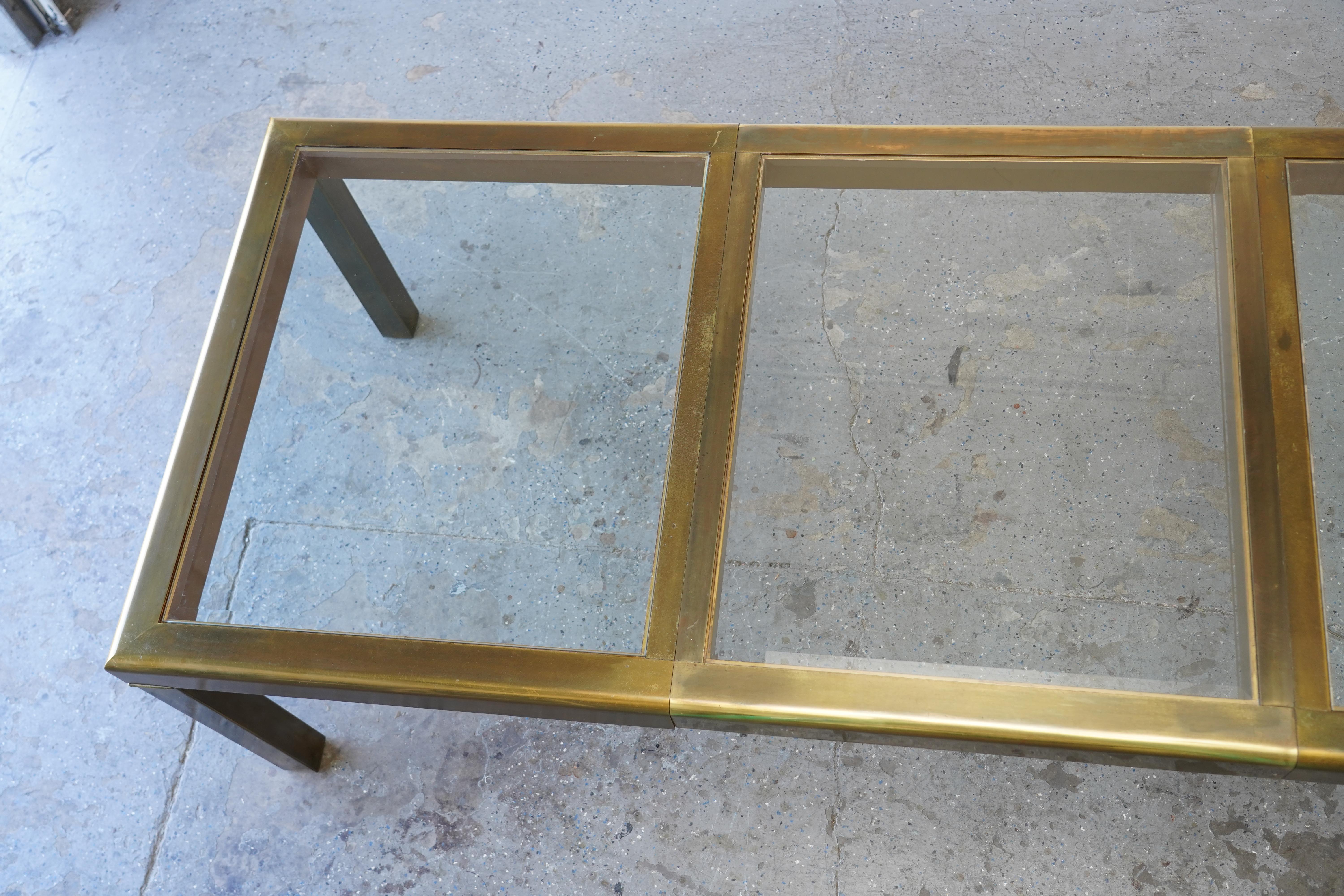 Table de salle à manger à rallonge en laiton et verre Mastercraft État moyen - En vente à Las Vegas, NV