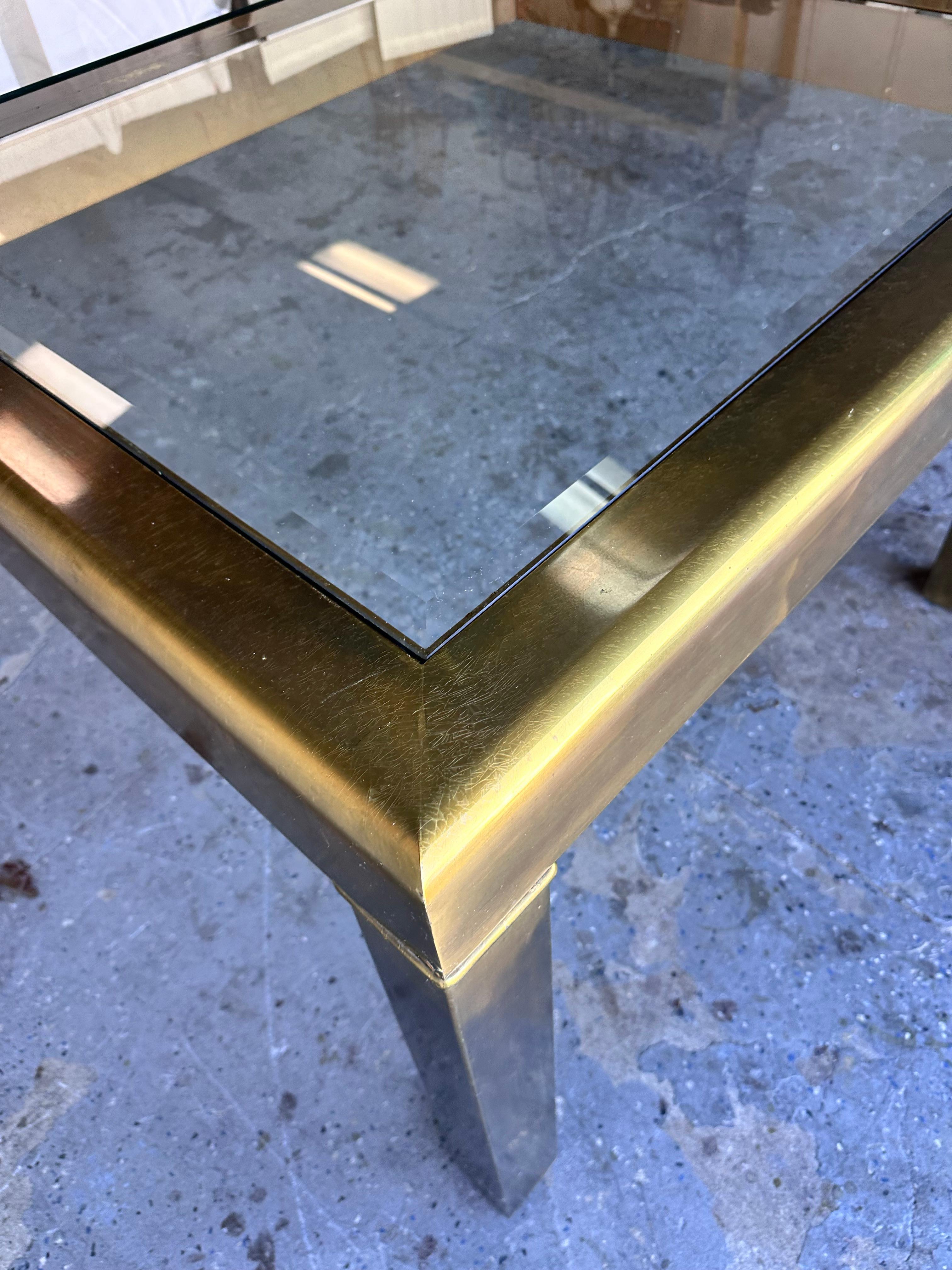 Table de salle à manger à rallonge en laiton et verre Mastercraft en vente 2