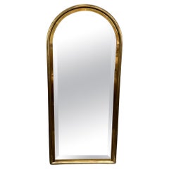 Specchio smussato ad arco in ottone Mastercraft