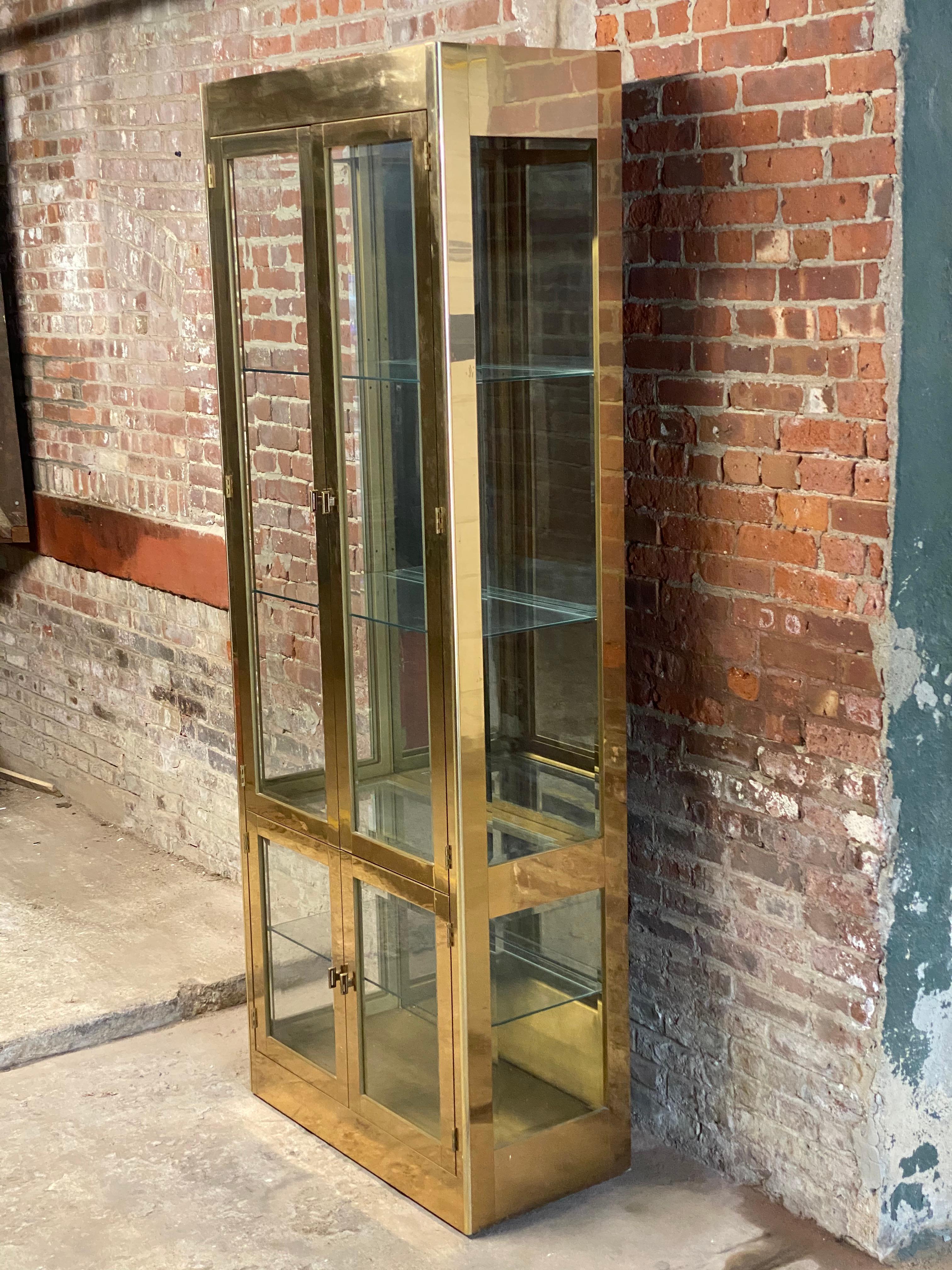 Mastercraft Brass Display Cabinet In Good Condition In Garnerville, NY