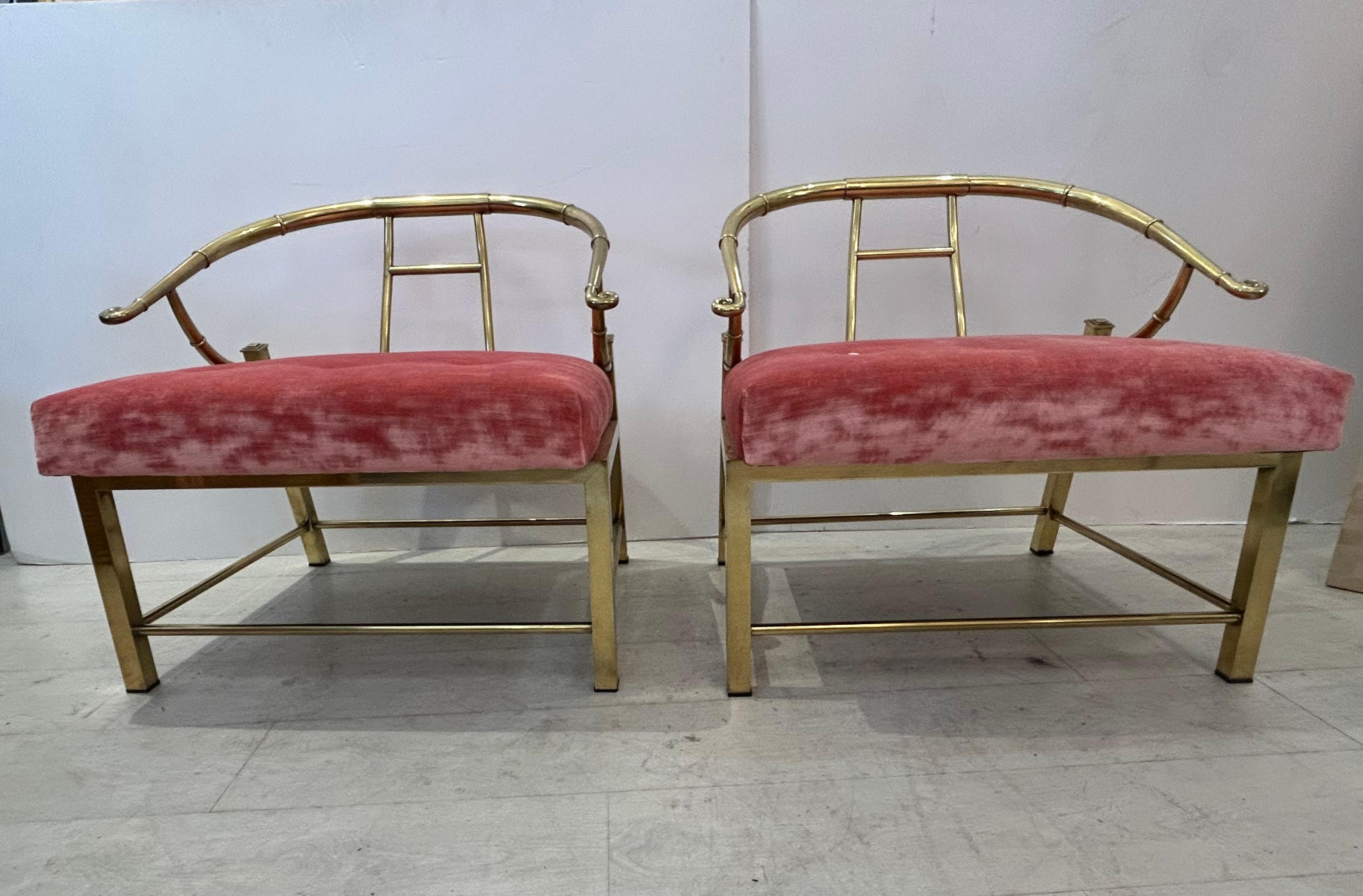 Lucidato e sigillato di recente, così come il velluto nuovo, la tappezzeria rosa... In ottime condizioni