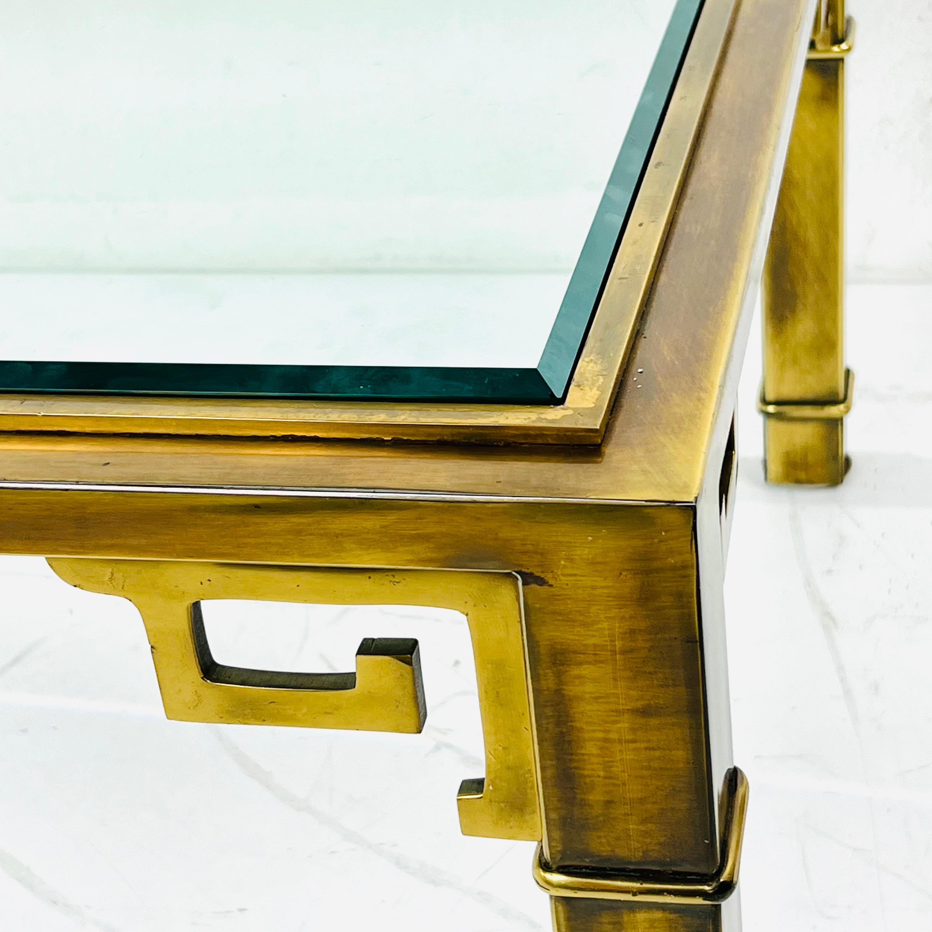 Laiton Table basse rectangulaire en laiton avec clé grecque Mastercraft