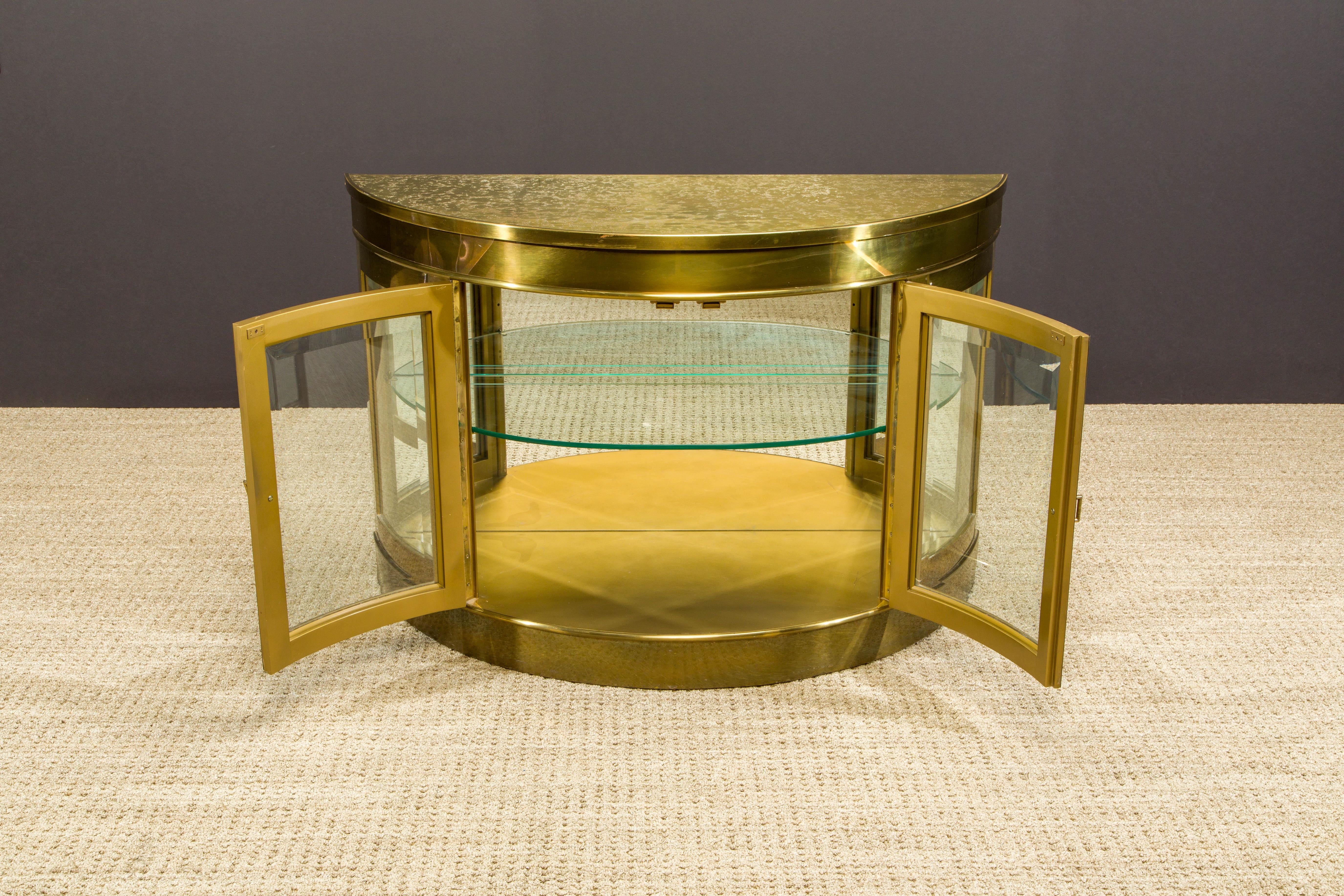 Modern Mastercraft Brass Illuminated Demilune Vitrine Cabinet, 1970s, Signed