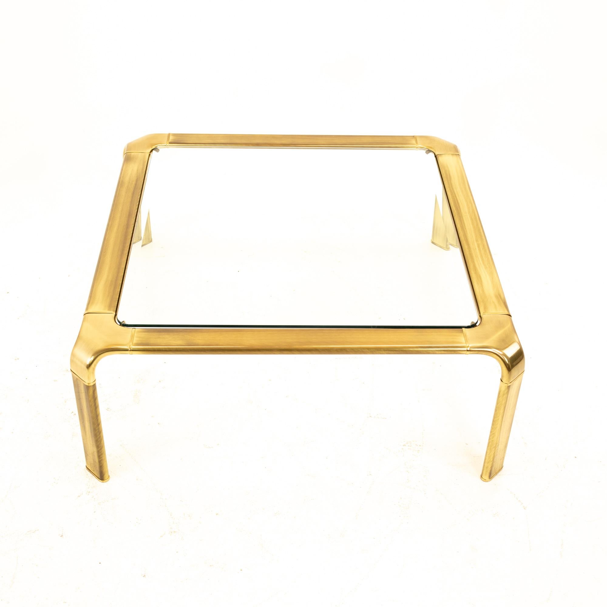 Mastercraft Brass Mid Century Coffee Table In Good Condition For Sale In Countryside, IL