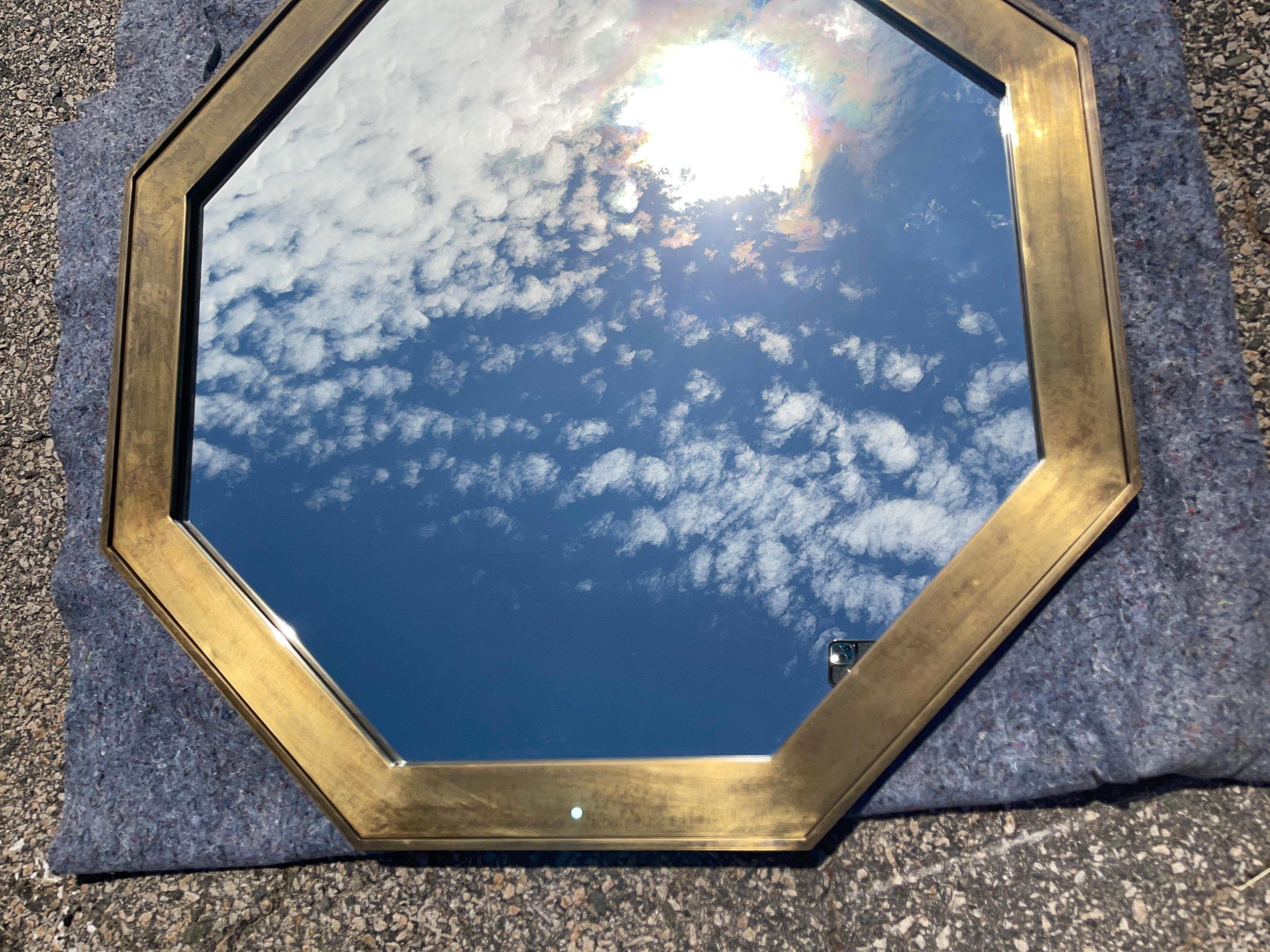 Pareja de espejos octogonales de latón de Widdicomb en venta 5