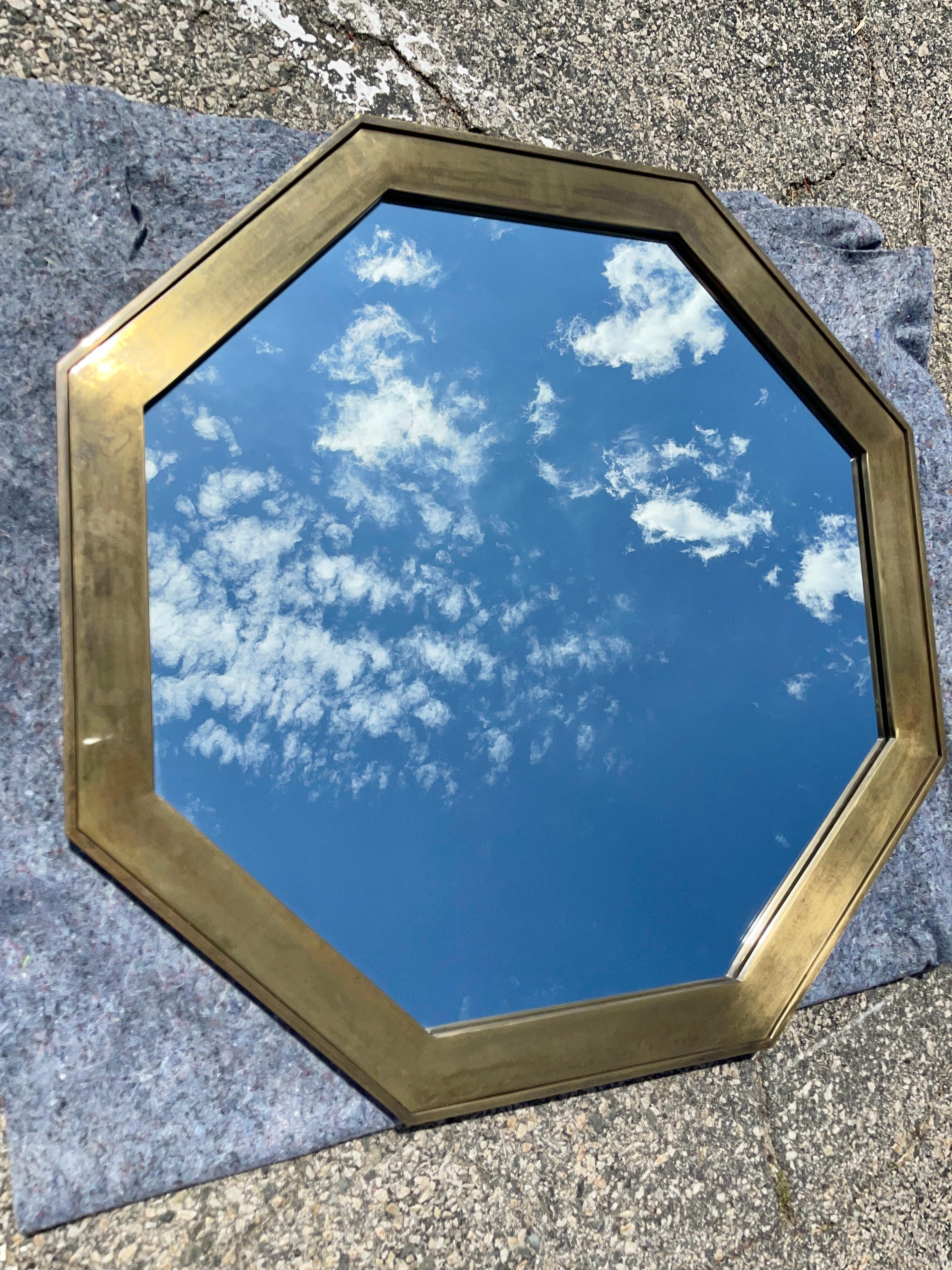 Pareja de espejos octogonales de latón de Widdicomb en venta 6