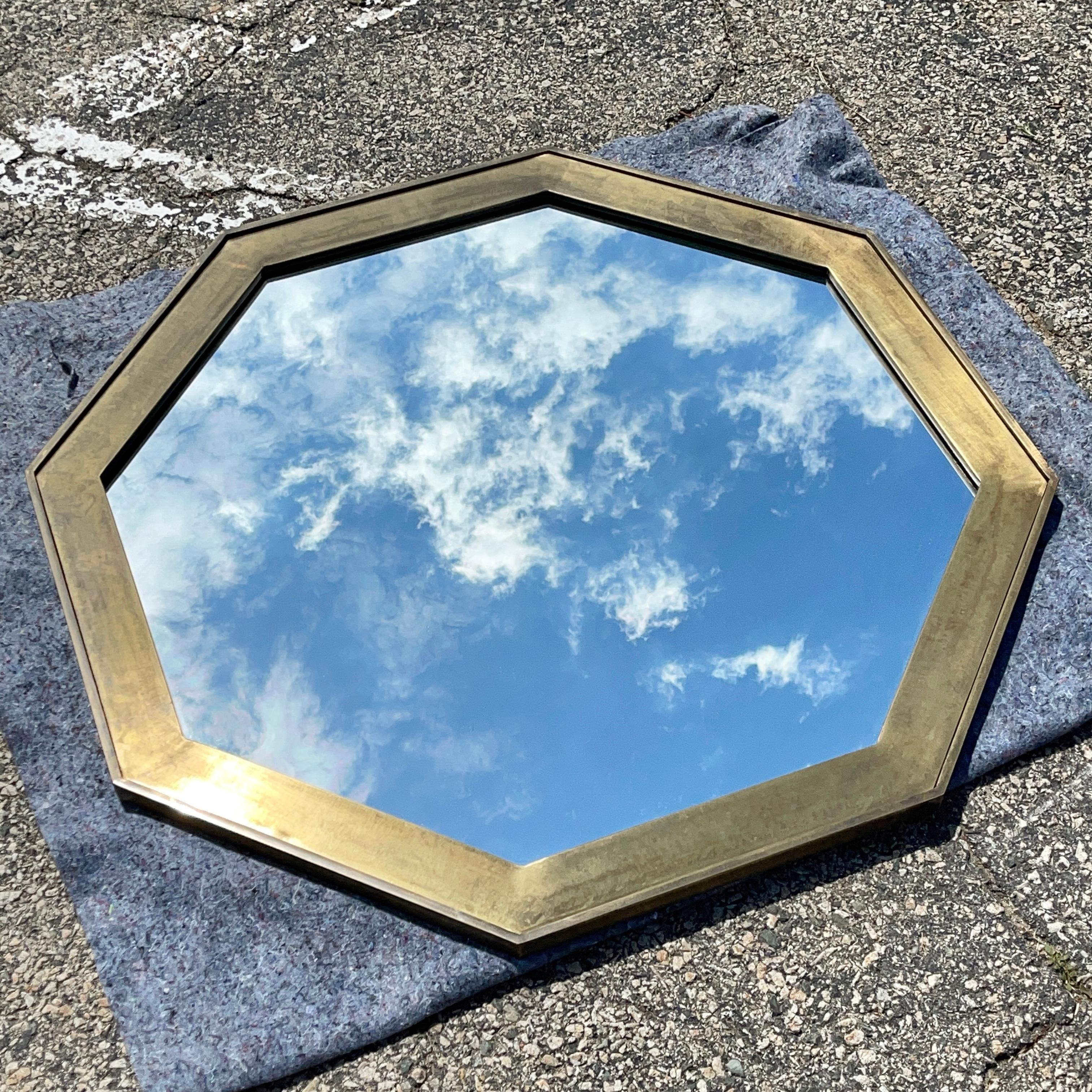 Pareja de espejos octogonales de latón de Widdicomb en venta 1