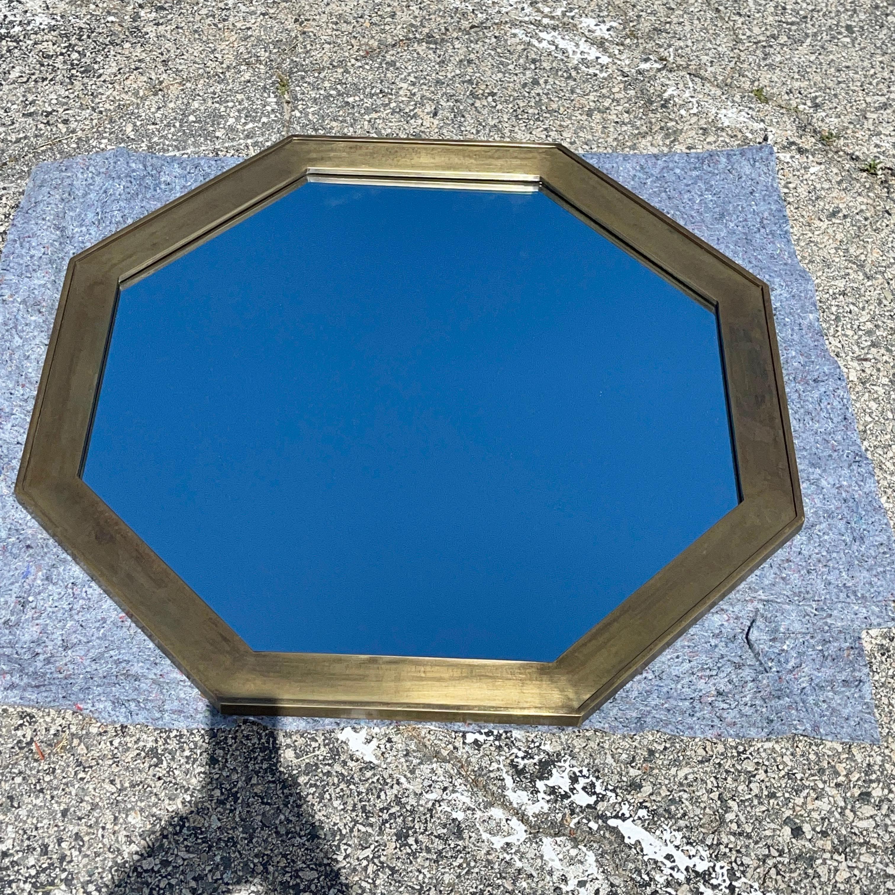 Pareja de espejos octogonales de latón de Widdicomb en venta 4