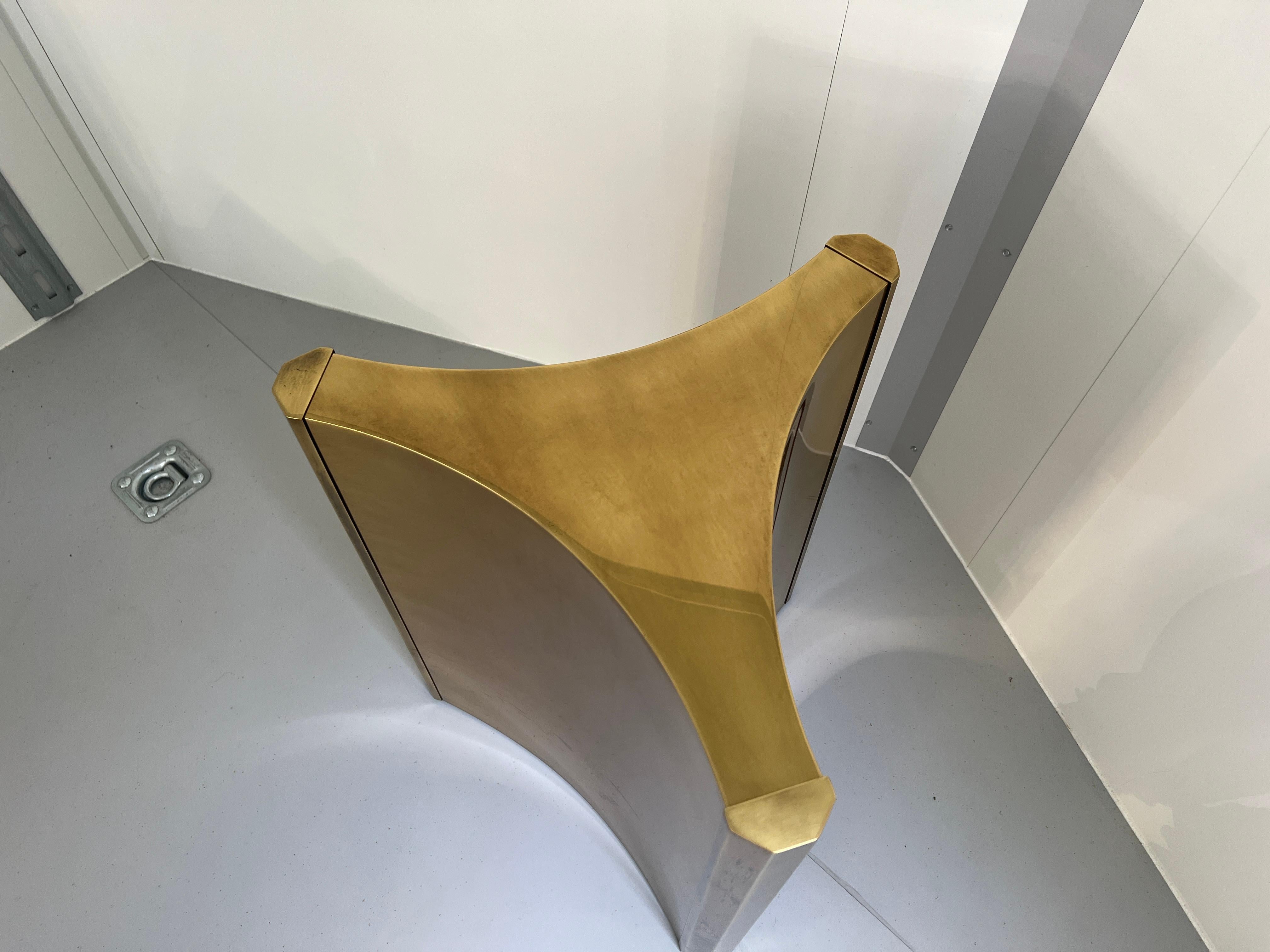 Mastercraft Brass 'Trilobi' Triangular Dining Table or Desk Bases, circa 1970 en vente 3