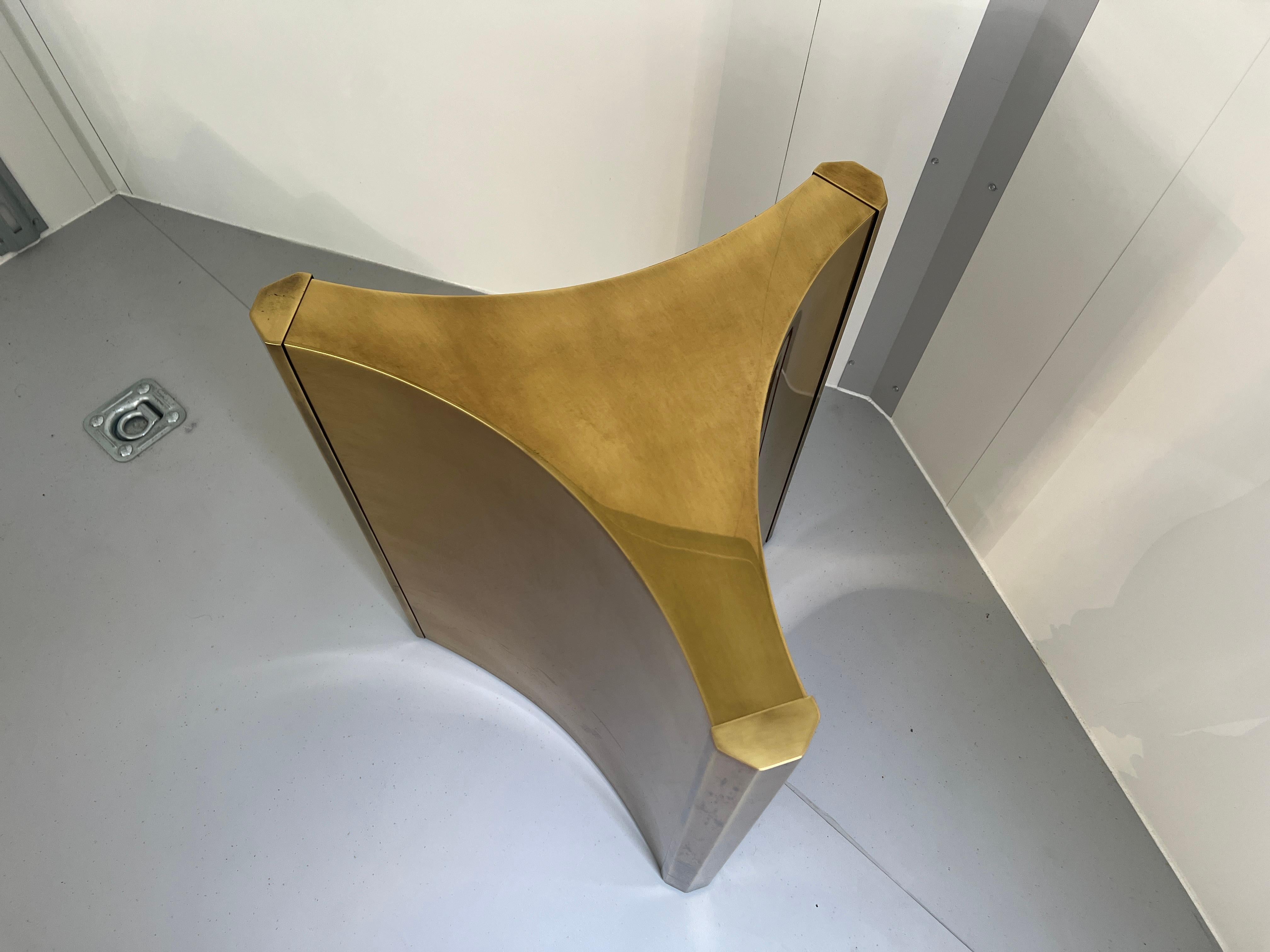 Mastercraft Brass 'Trilobi' Triangular Dining Table or Desk Bases, circa 1970 en vente 4