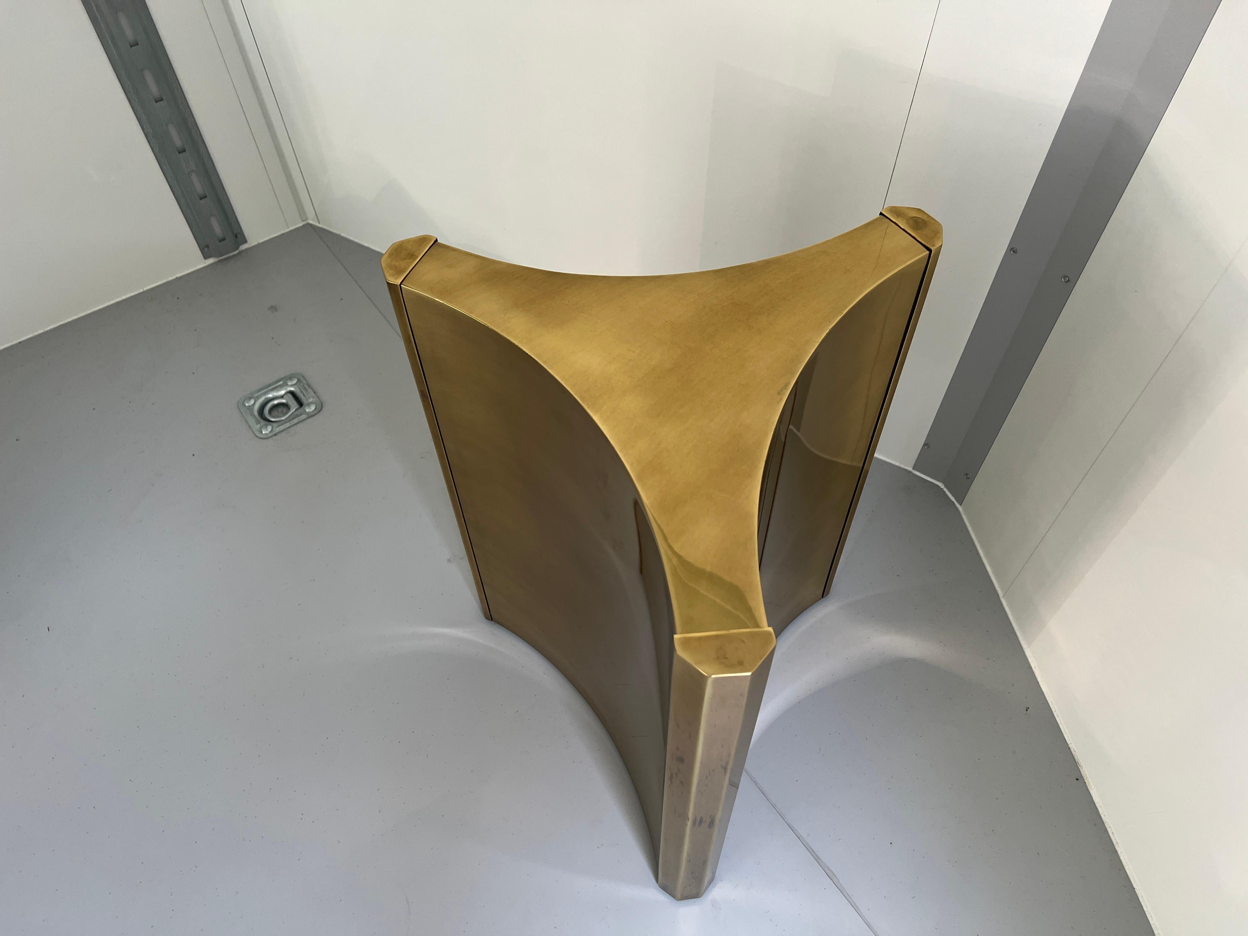 Mastercraft Brass 'Trilobi' Triangular Dining Table or Desk Bases, circa 1970 en vente 9
