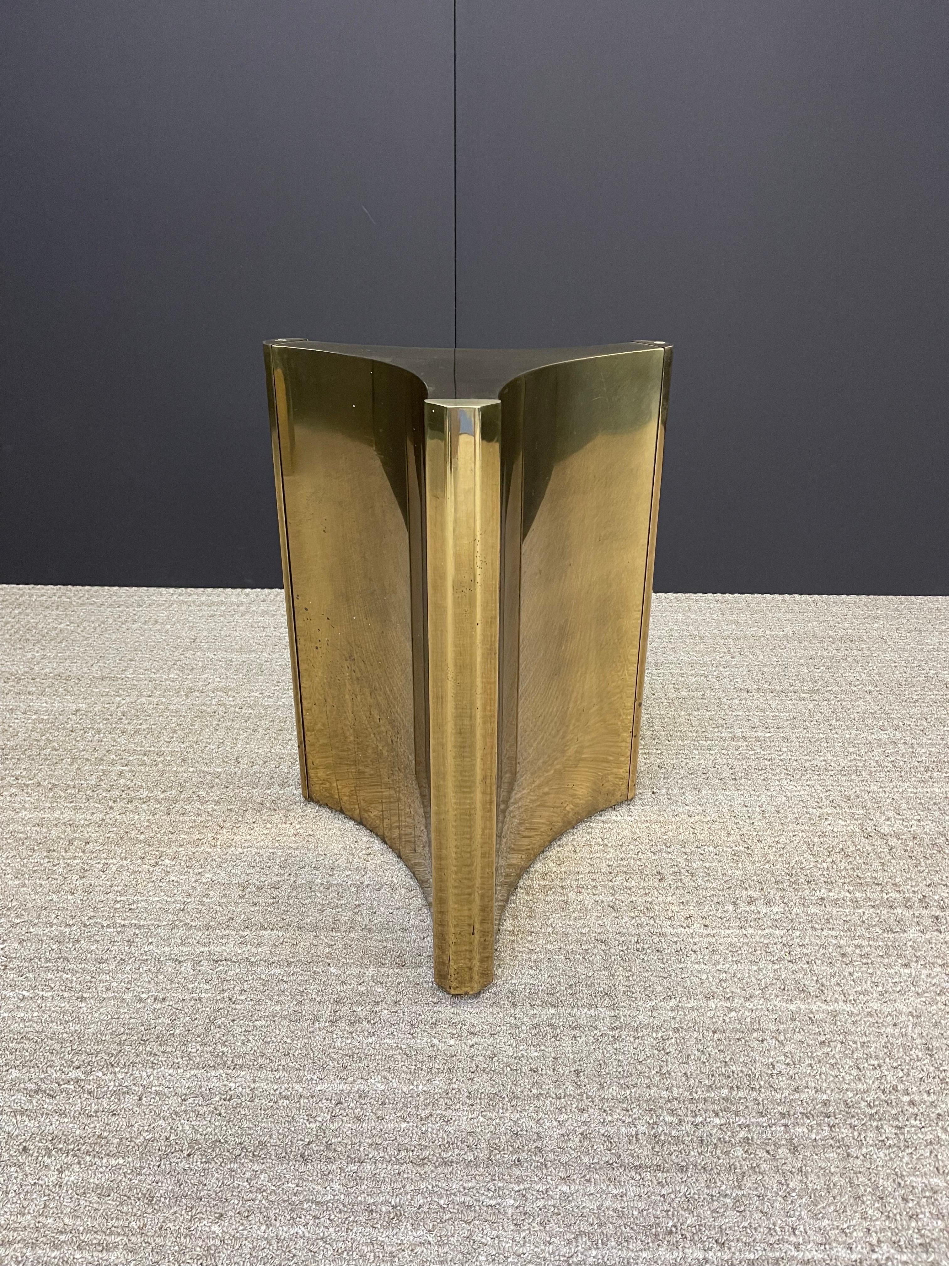 Mastercraft Brass 'Trilobi' Triangular Dining Table or Desk Bases, circa 1970 In Good Condition In Los Angeles, CA