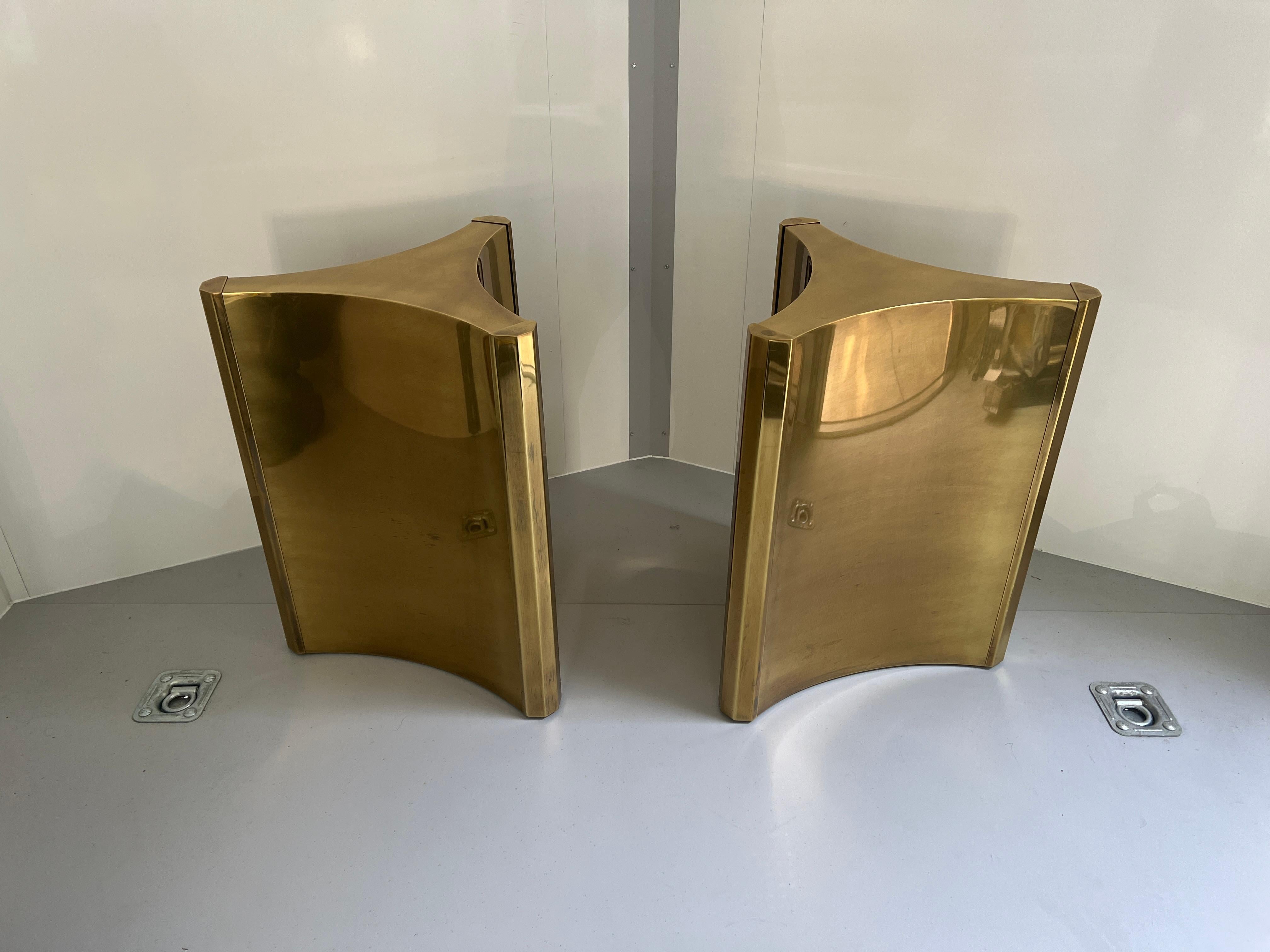 Mastercraft Brass 'Trilobi' Triangular Dining Table or Desk Bases, circa 1970 Bon état - En vente à Los Angeles, CA