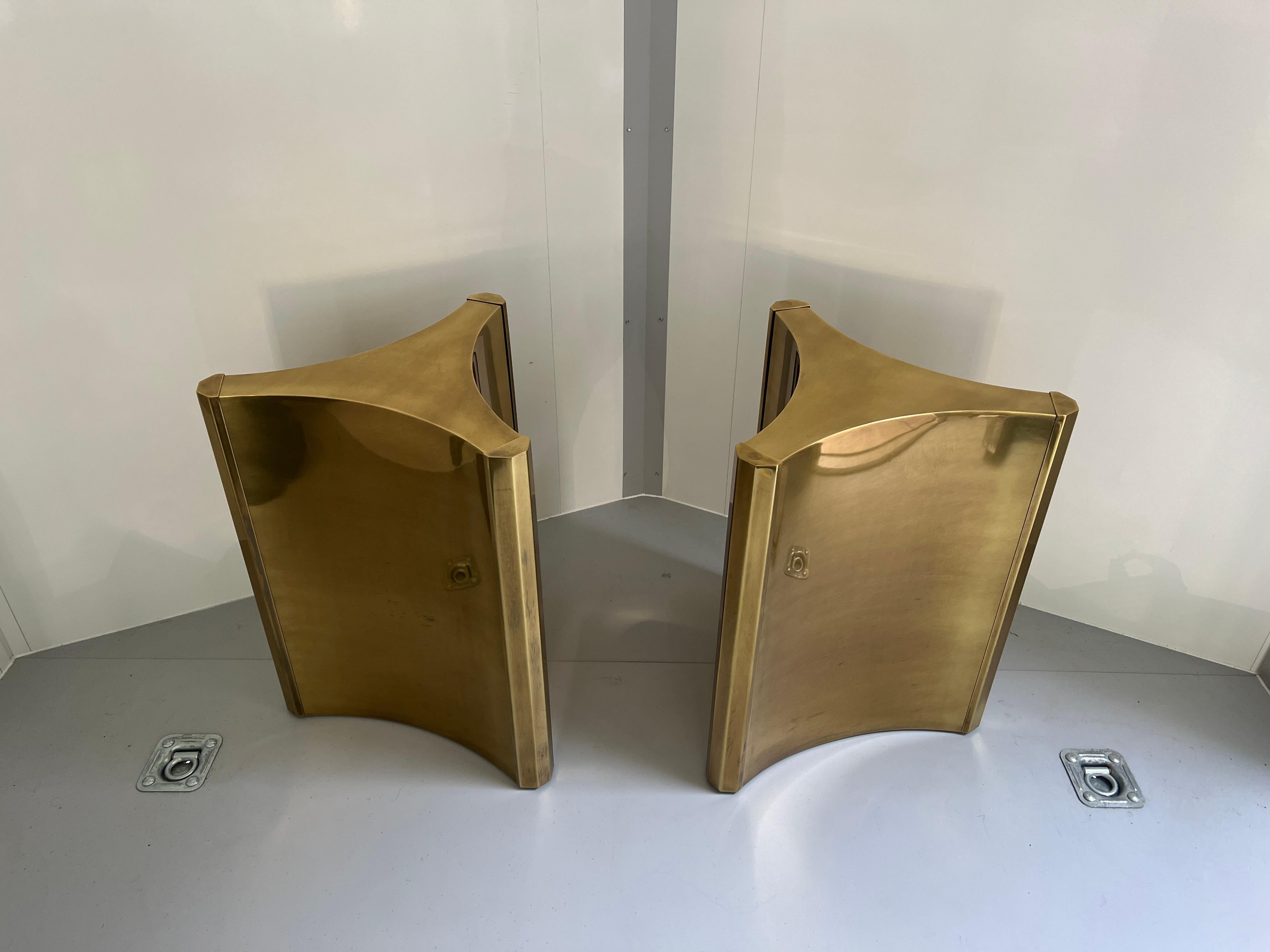 Fin du 20e siècle Mastercraft Brass 'Trilobi' Triangular Dining Table or Desk Bases, circa 1970 en vente