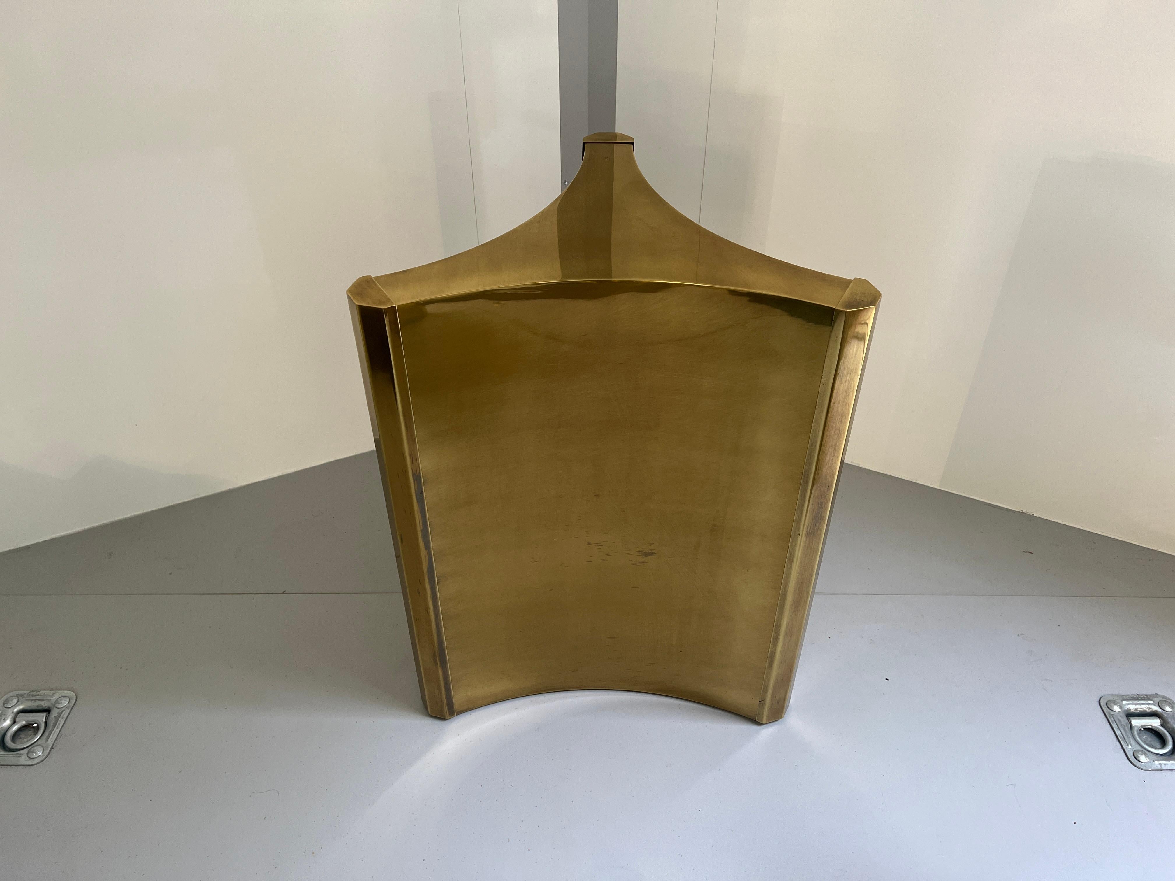 Laiton Mastercraft Brass 'Trilobi' Triangular Dining Table or Desk Bases, circa 1970 en vente