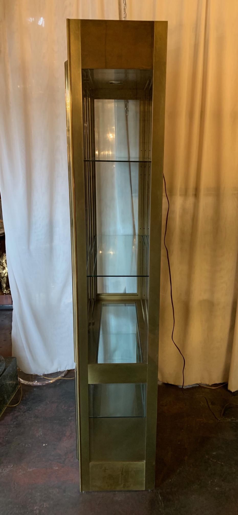 Mastercraft Brass Vitrine/Display Cabinet In Good Condition In Los Angeles, CA