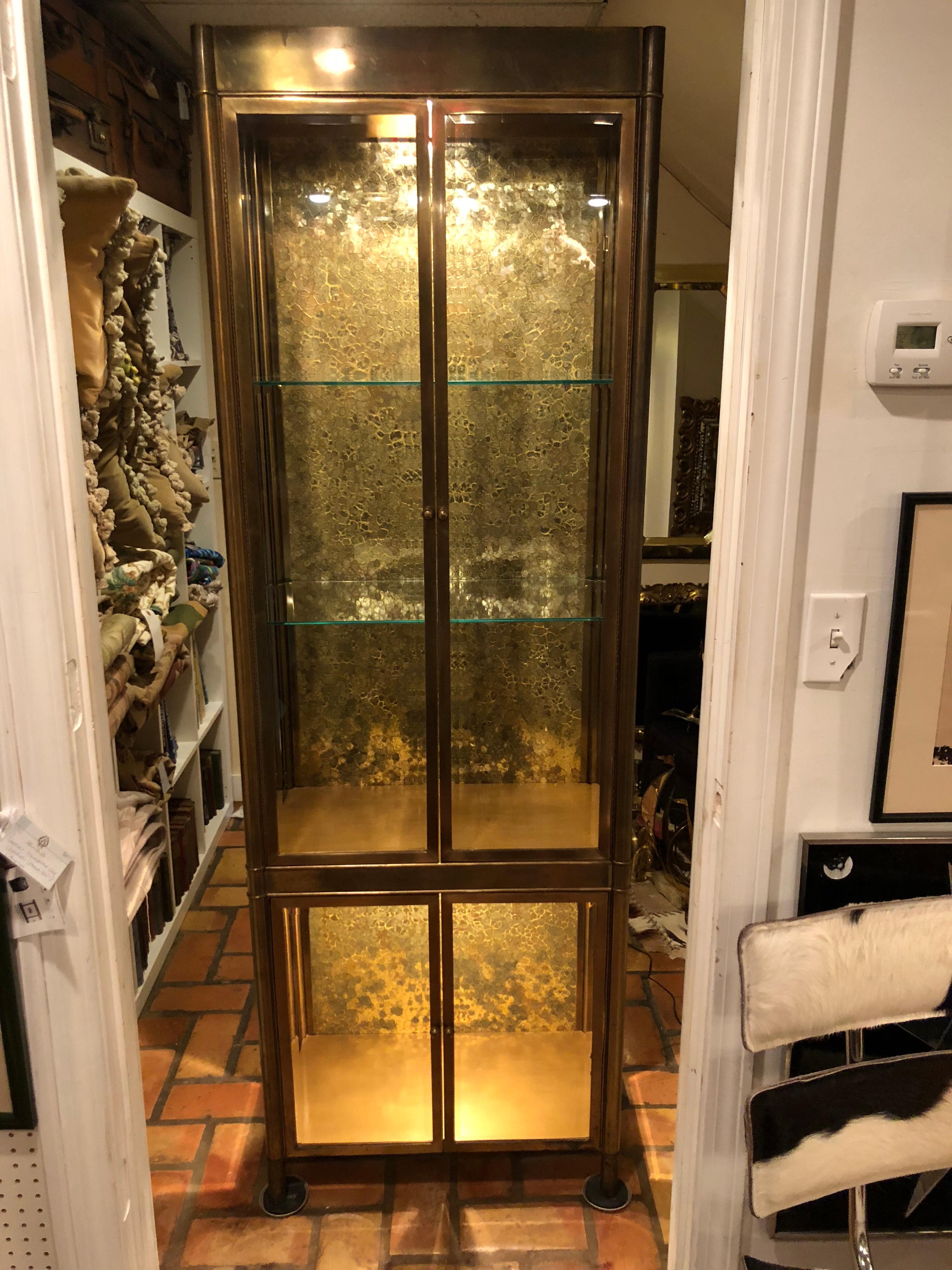 Mastercraft Brass Vitrine or Etagere In Good Condition In Redding, CT