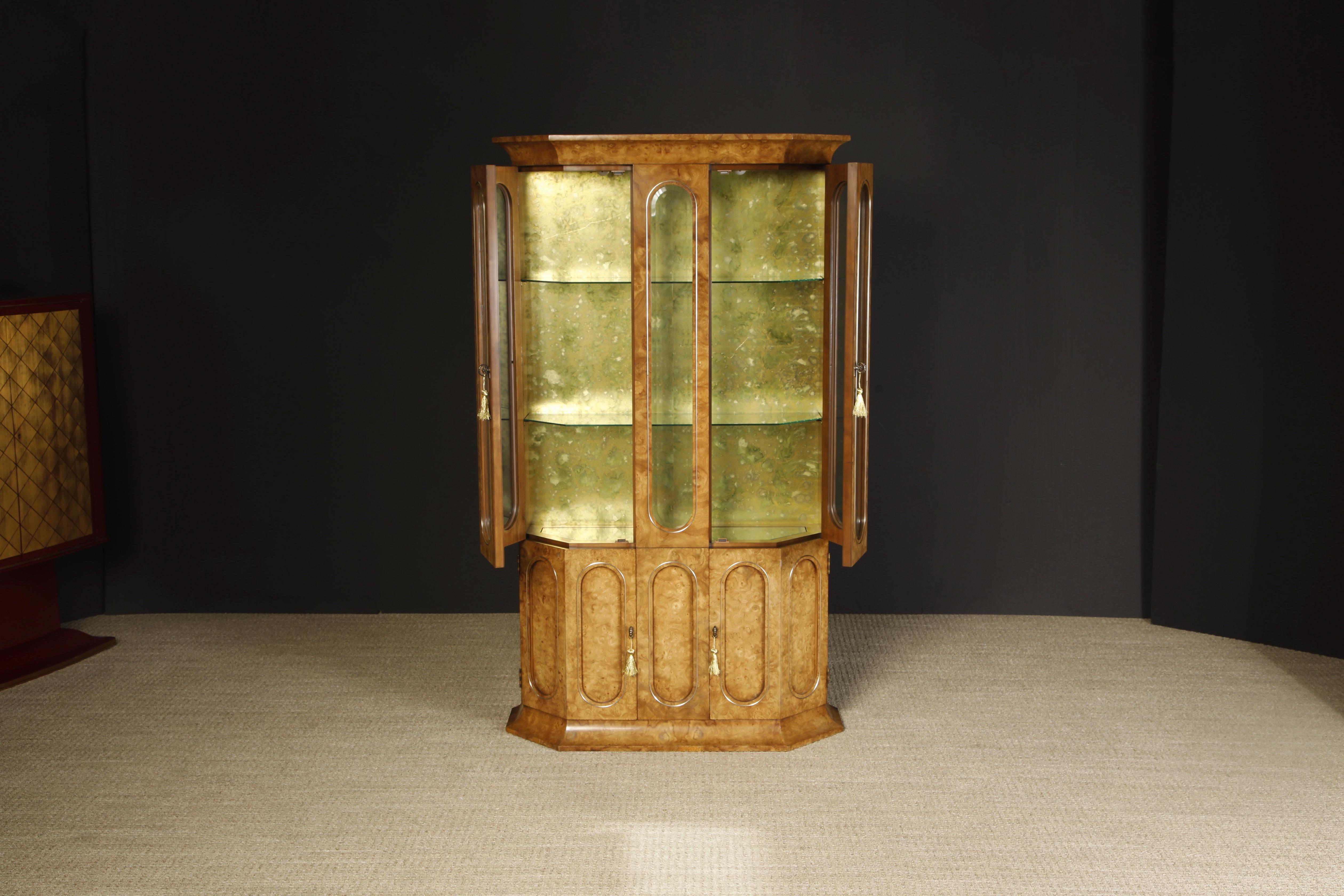 Late 20th Century Mastercraft Burled Wood, Brass and Glass Illuminated Vitrine Cabinet, 1970s For Sale