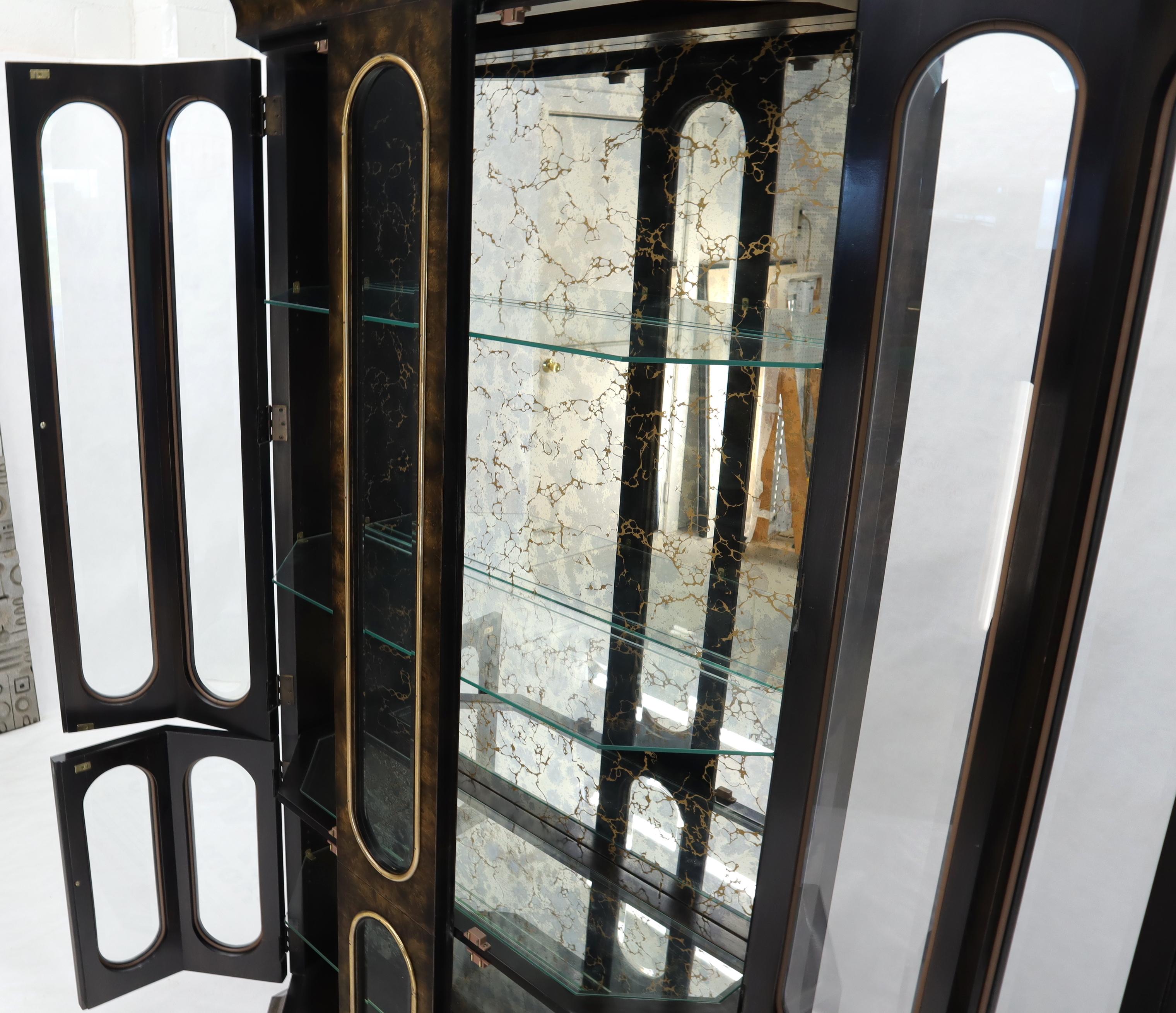 Vitrine vitrine en bois de ronce et verre de Mastercraft avec façade brisée en forme de vitrine en vente 3