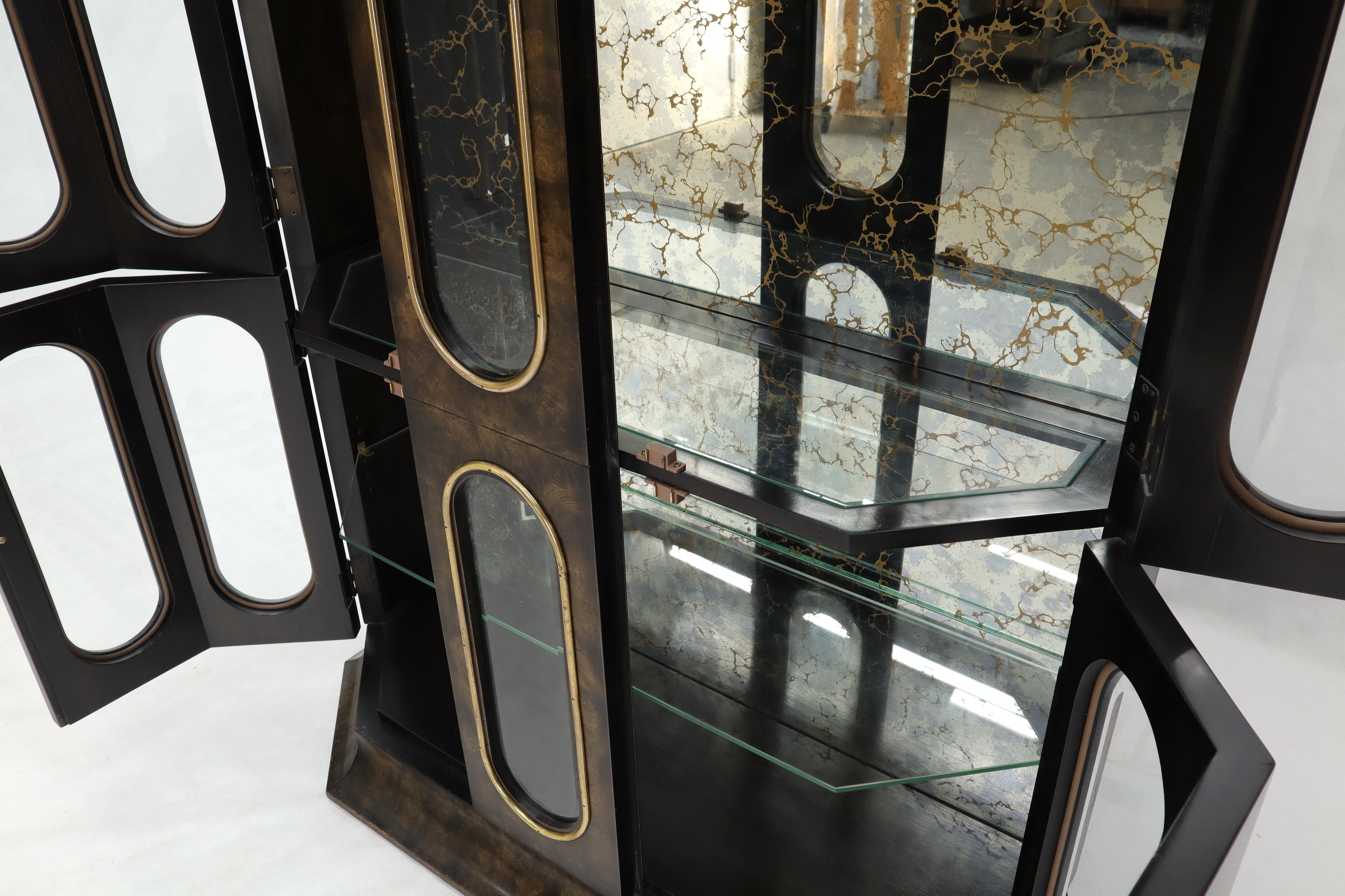 Vitrine vitrine en bois de ronce et verre de Mastercraft avec façade brisée en forme de vitrine en vente 4