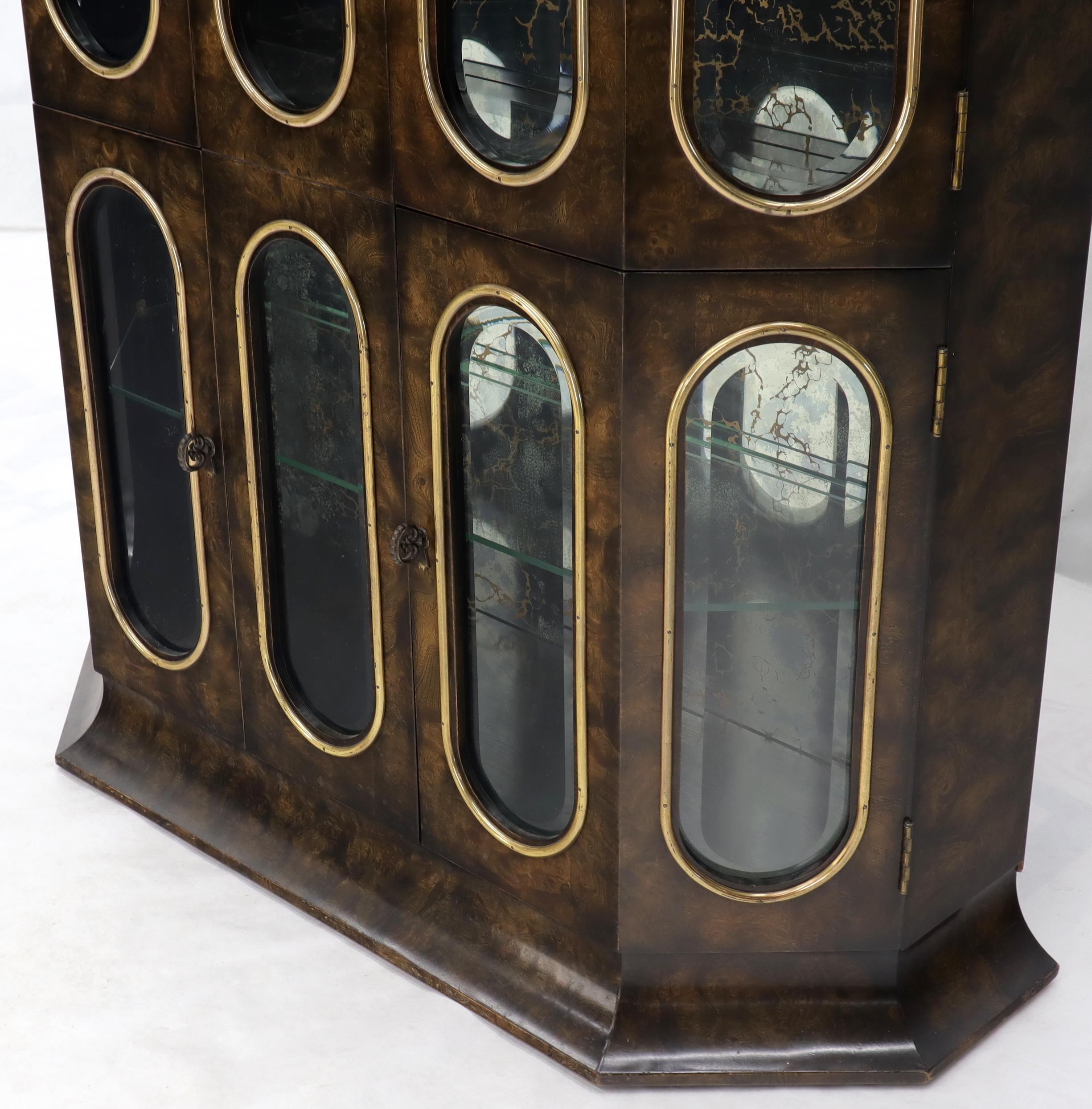 Mastercraft Burl Wood and Glass Curio Display Cabinet Vitrine Étagère Breakfront In Excellent Condition For Sale In Rockaway, NJ