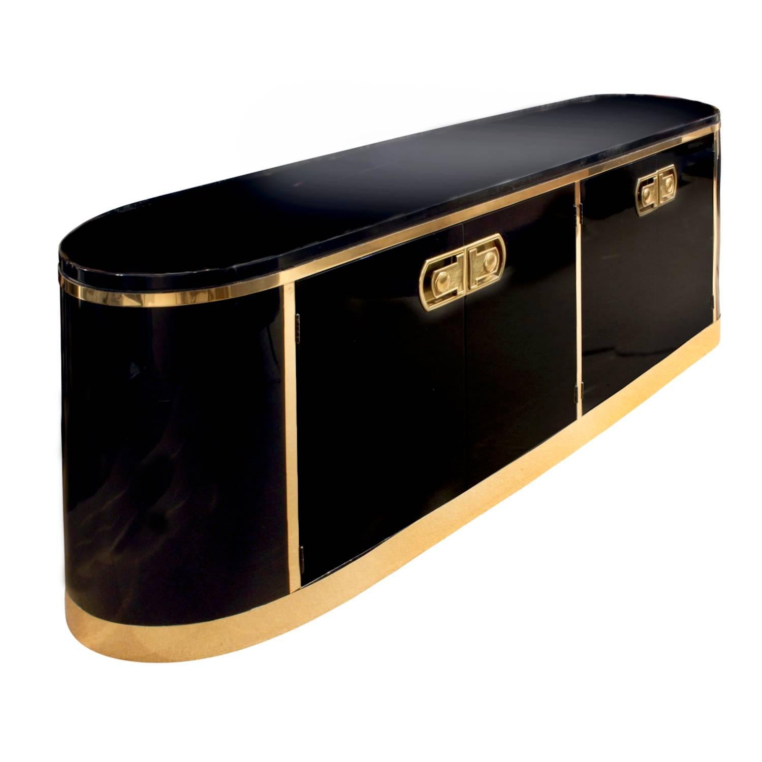 Mid-Century Modern Mastercraft Chic Credenza with Rounded Ends 1970s
