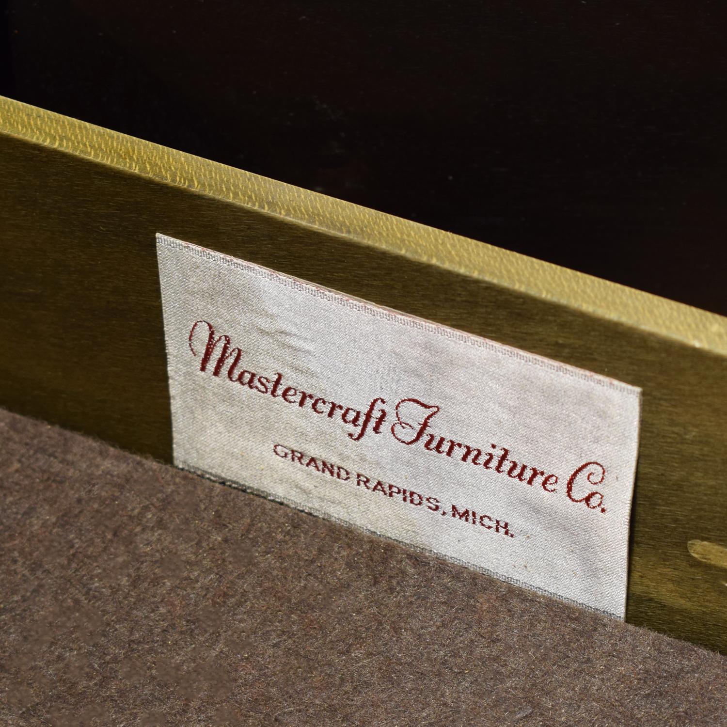 Anrichte von Mastercraft aus Karpatenholz und Messing, 1960er Jahre, signiert im Angebot 1