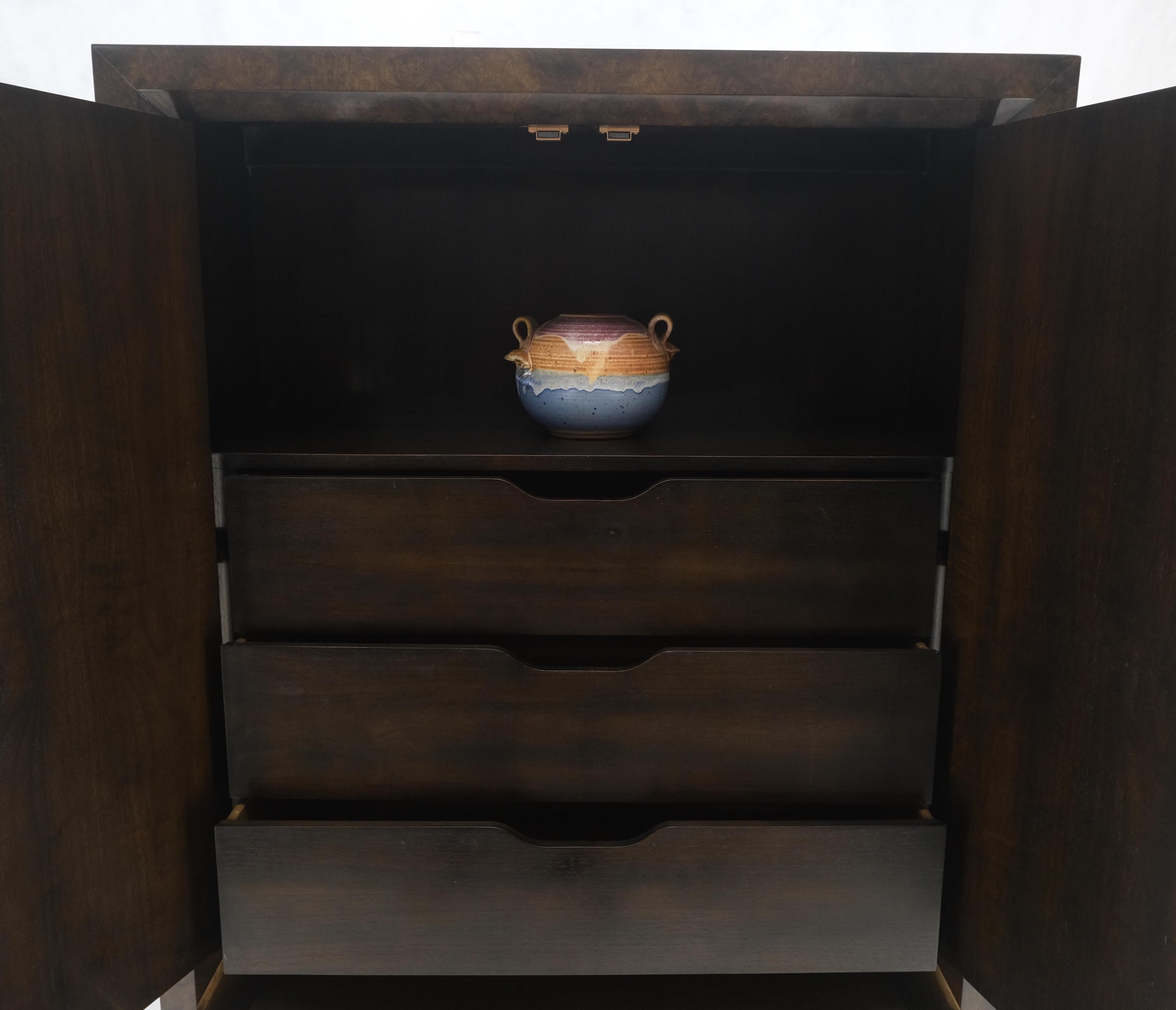 Mastercraft Dark Olive Burl Wood Brass Hardware Large Gentelmens Chest Dresser en vente 2