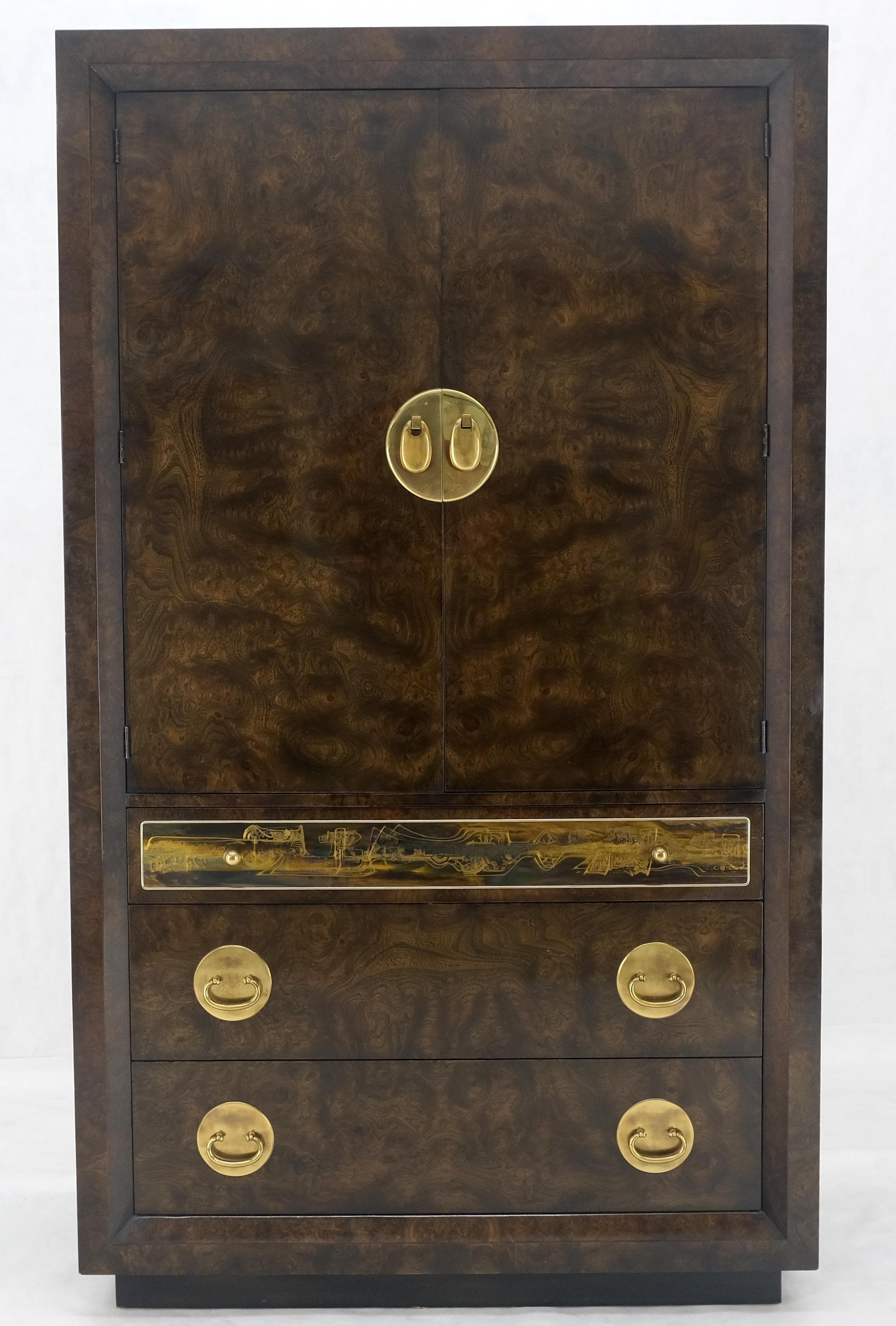 Mastercraft Dark Olive Burl Wood Brass Hardware Large Gentelmens Chest Dresser Excellent état - En vente à Rockaway, NJ