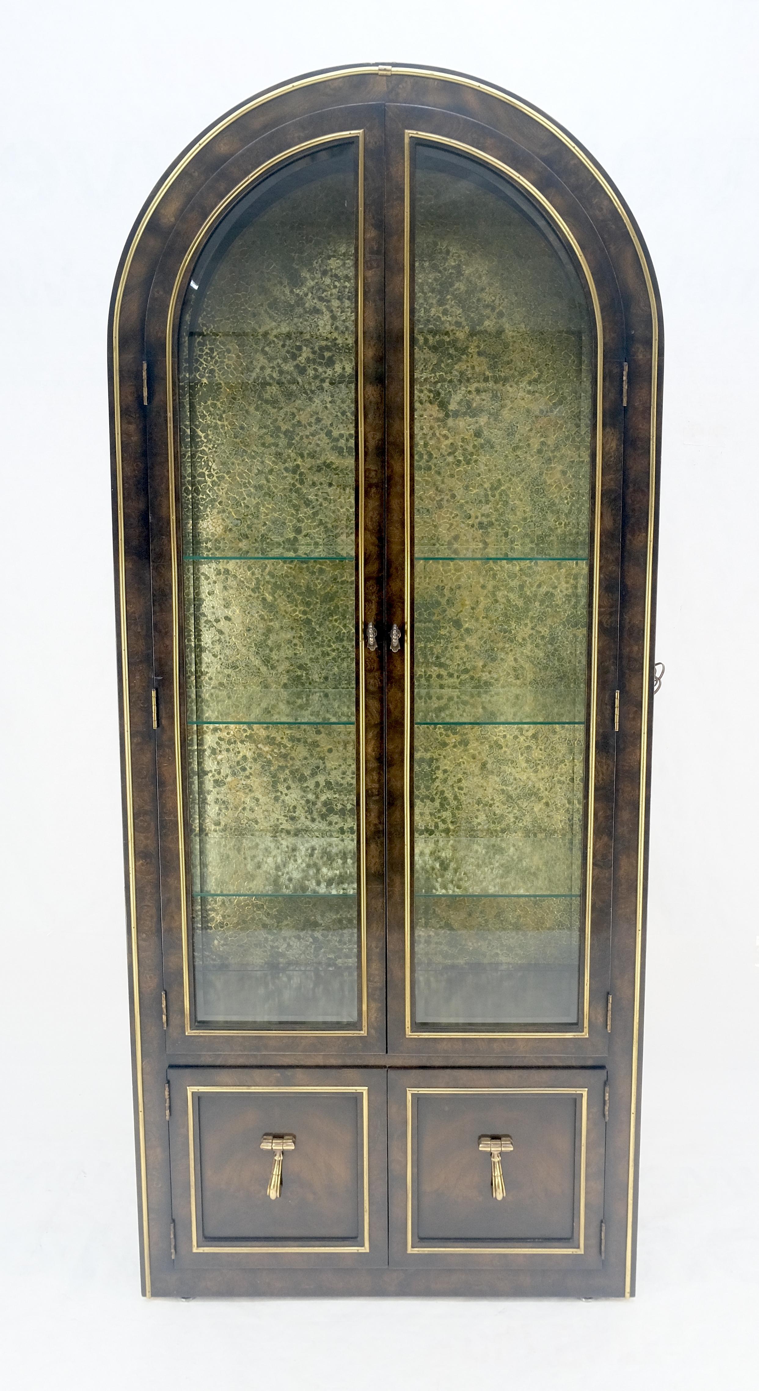 Mastercraft Cúpula Dos Puertas Estante de Vidrio Expositor Vitrina Vitrina Lacado en venta