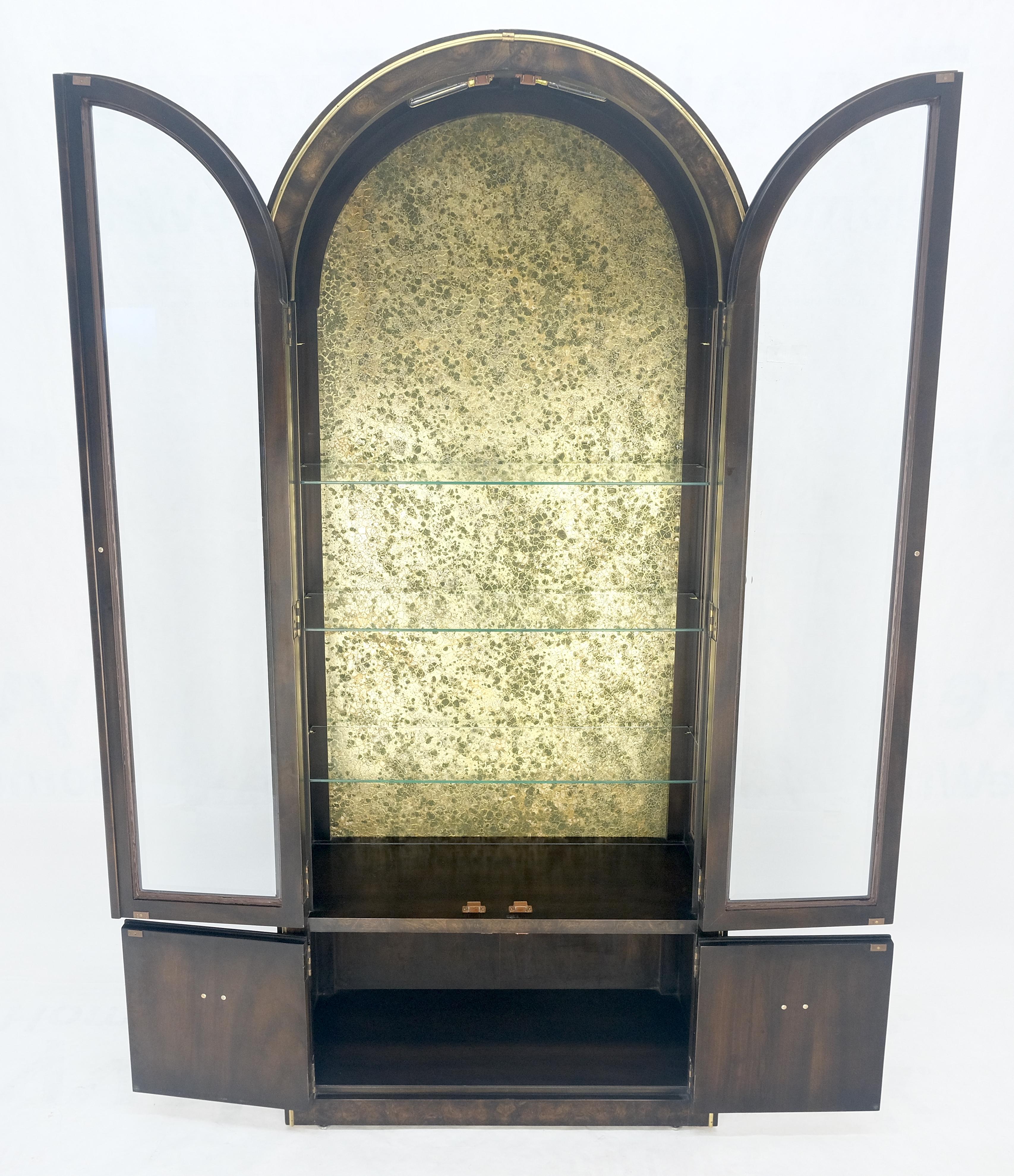Mastercraft Cúpula Dos Puertas Estante de Vidrio Expositor Vitrina Vitrina siglo XX en venta